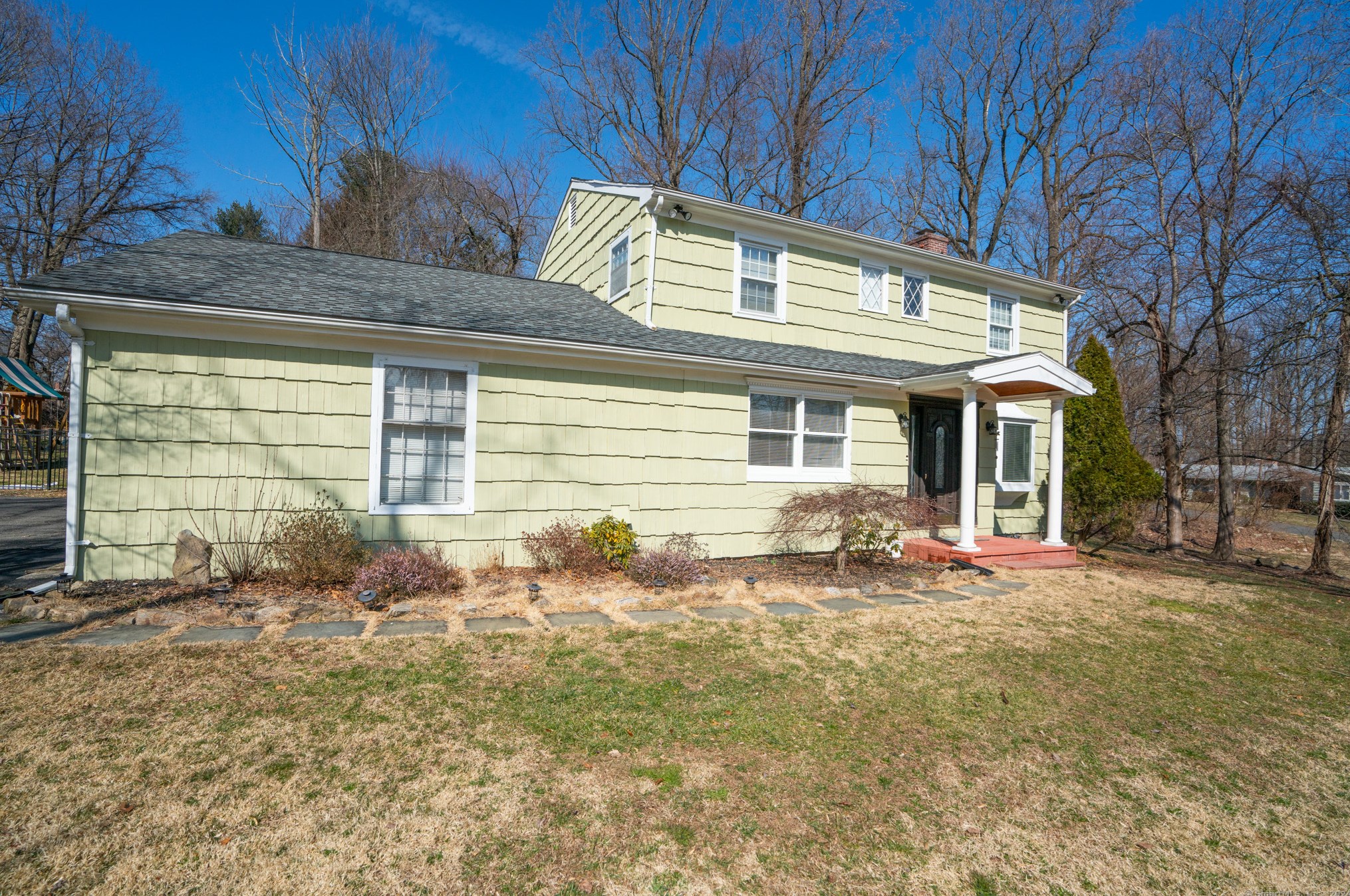 4 Carriage Dr, Norwalk, CT 06850 exterior