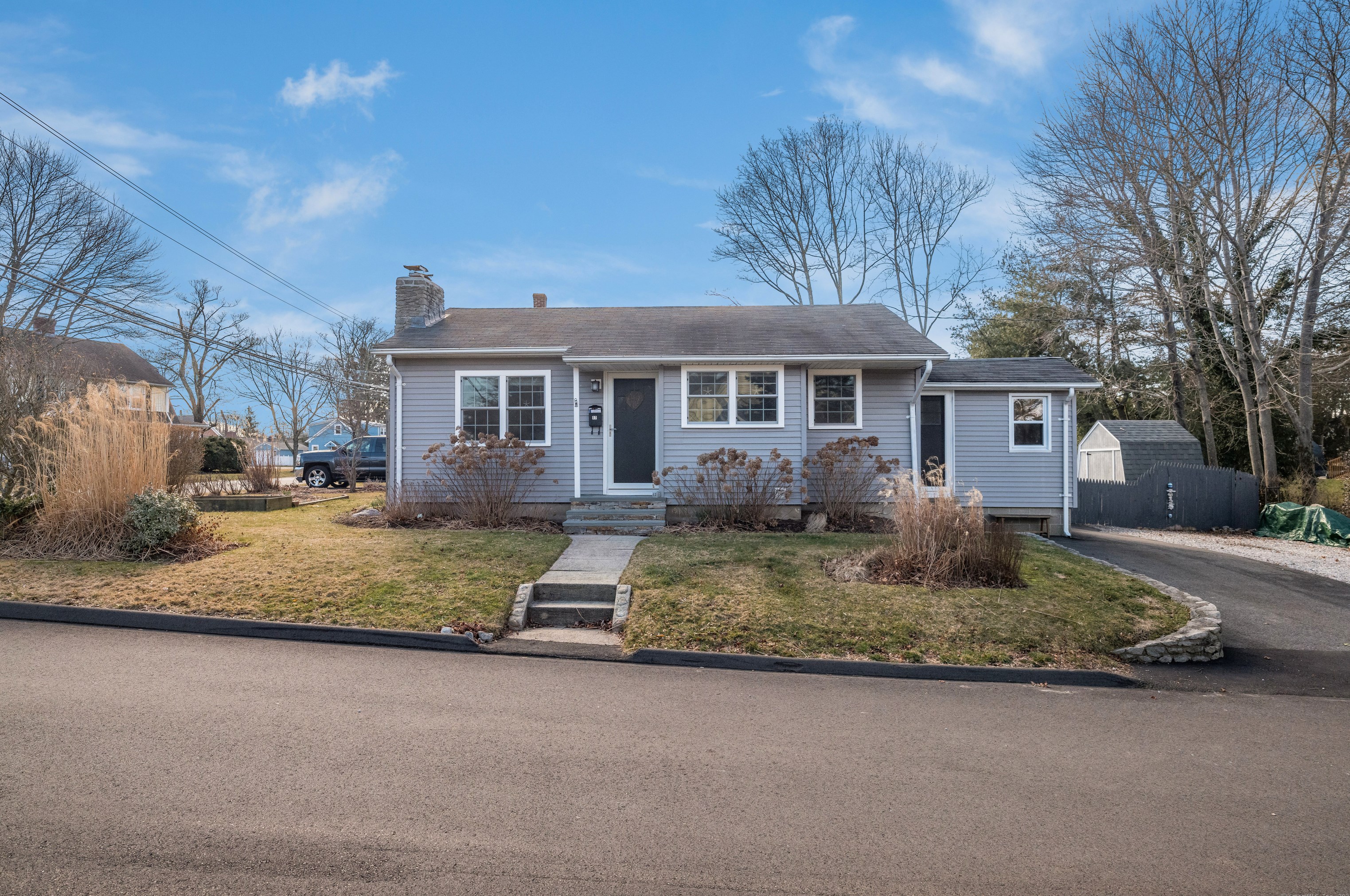 17 Vine Rd, Clinton, CT 06413 exterior