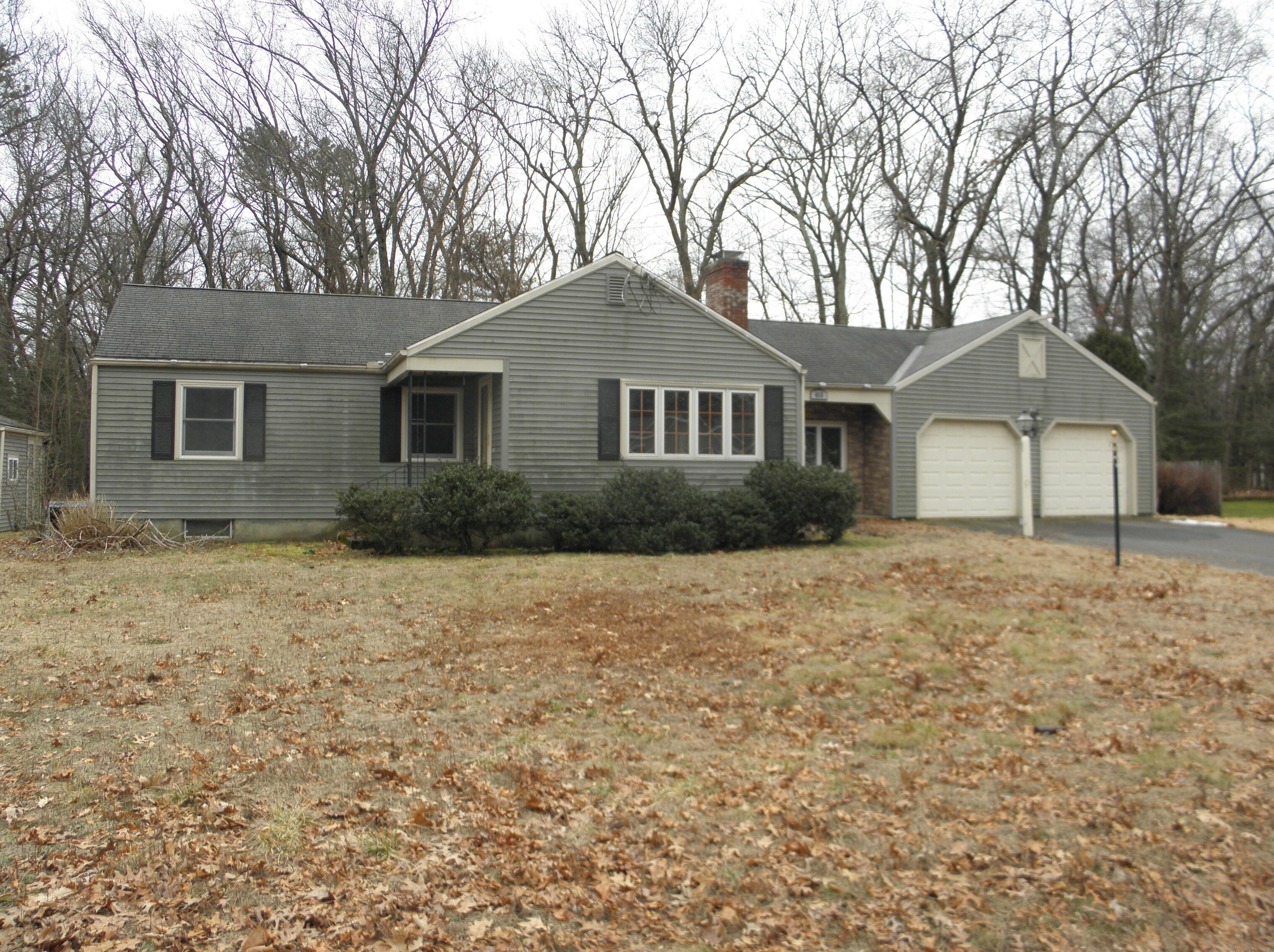 465 Woodland St, Windsor Locks, CT 06096 exterior