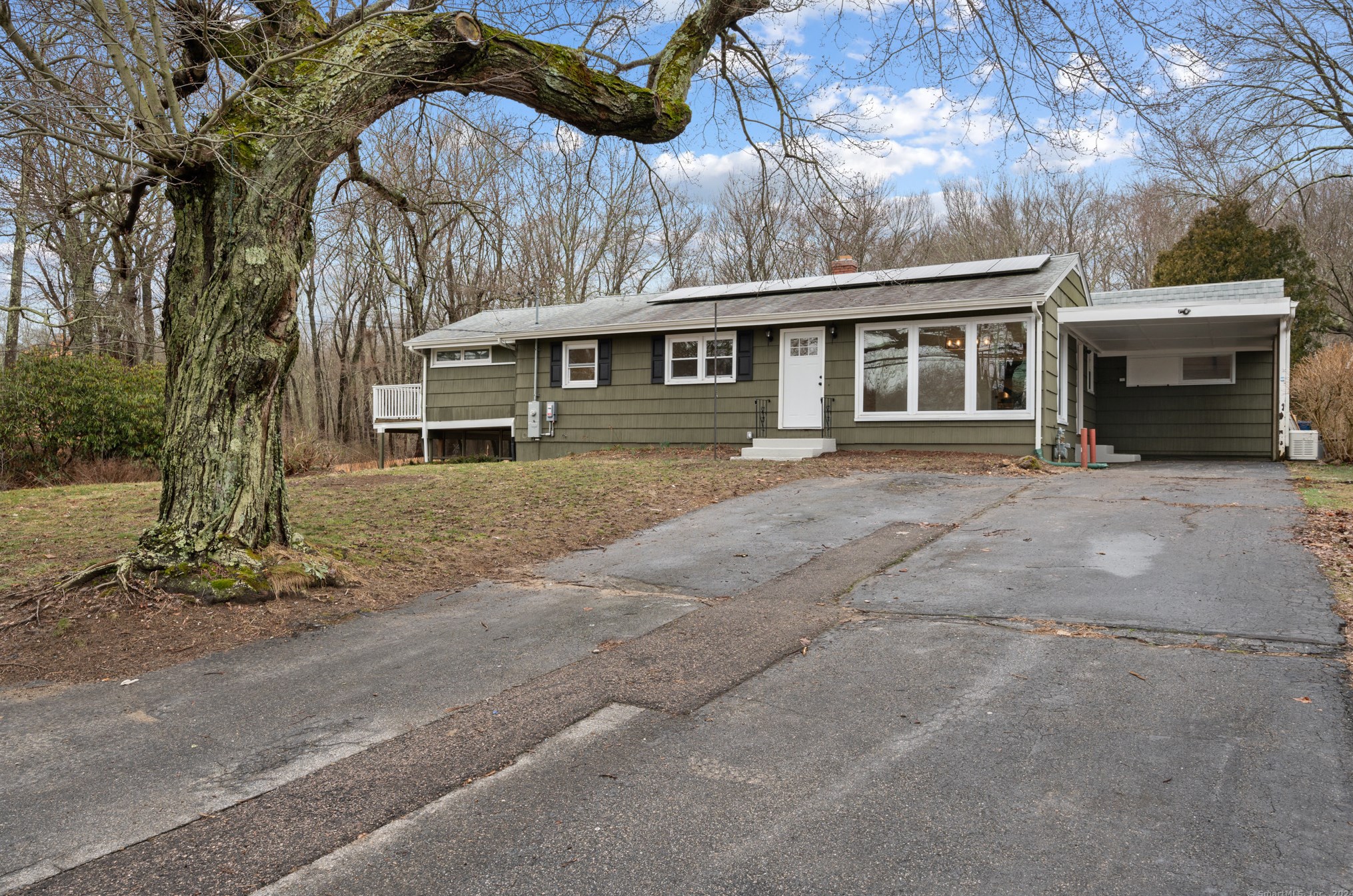 58 Old Norwich Rd, Quaker Hill, CT 06375-1627