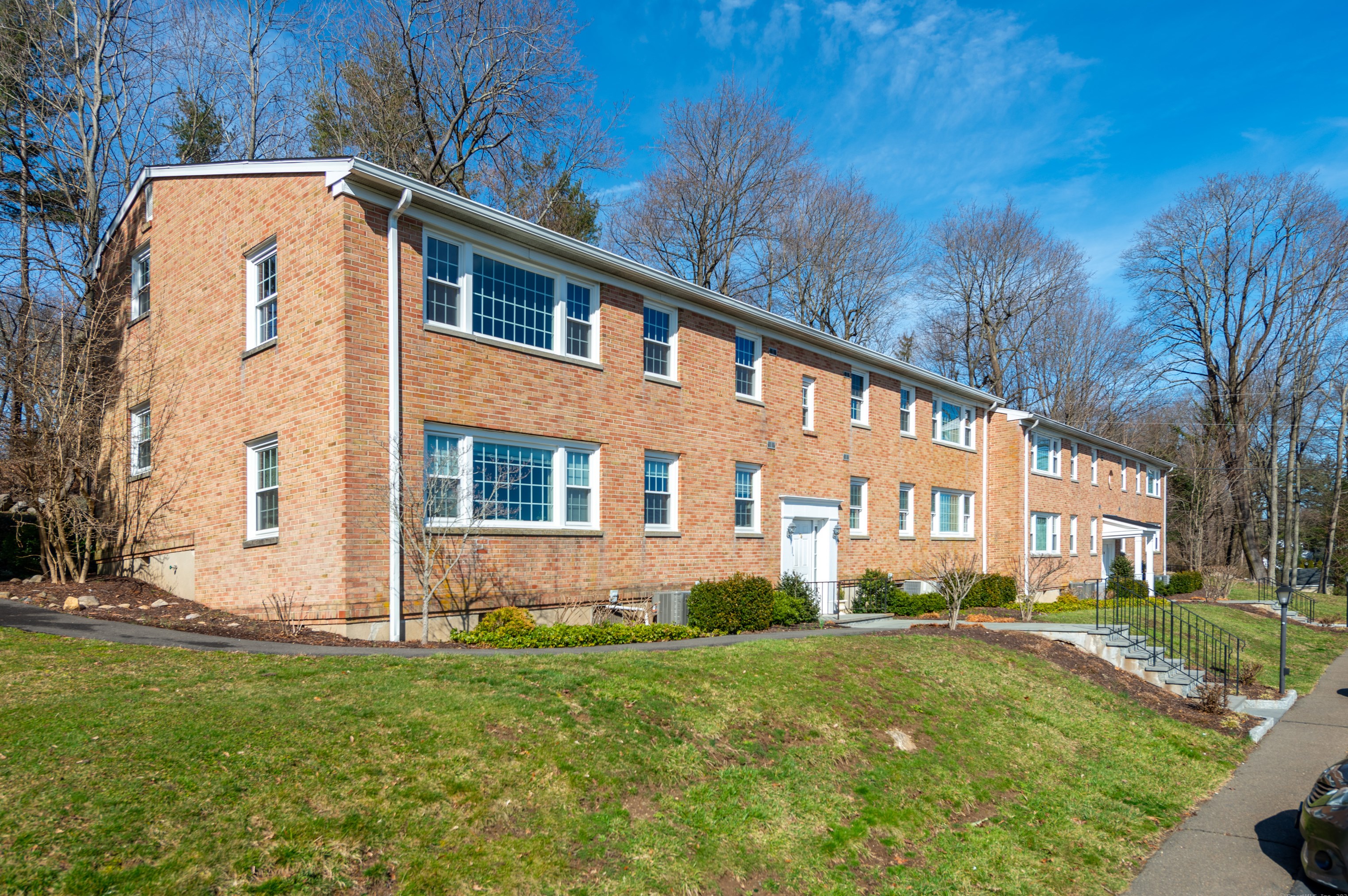 76 Heritage Hill Rd #apt C, New Canaan, CT 06840