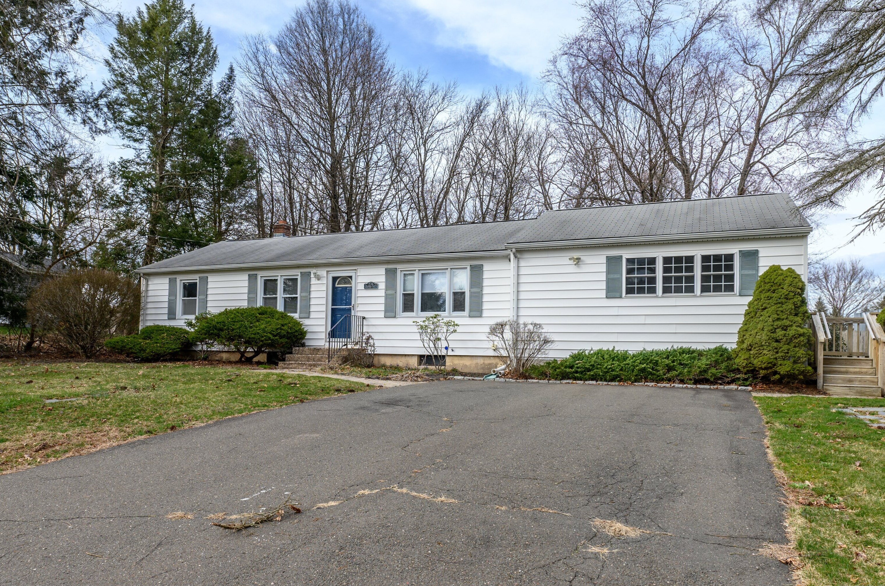 276 Crescent Cir, Cheshire, CT 06410