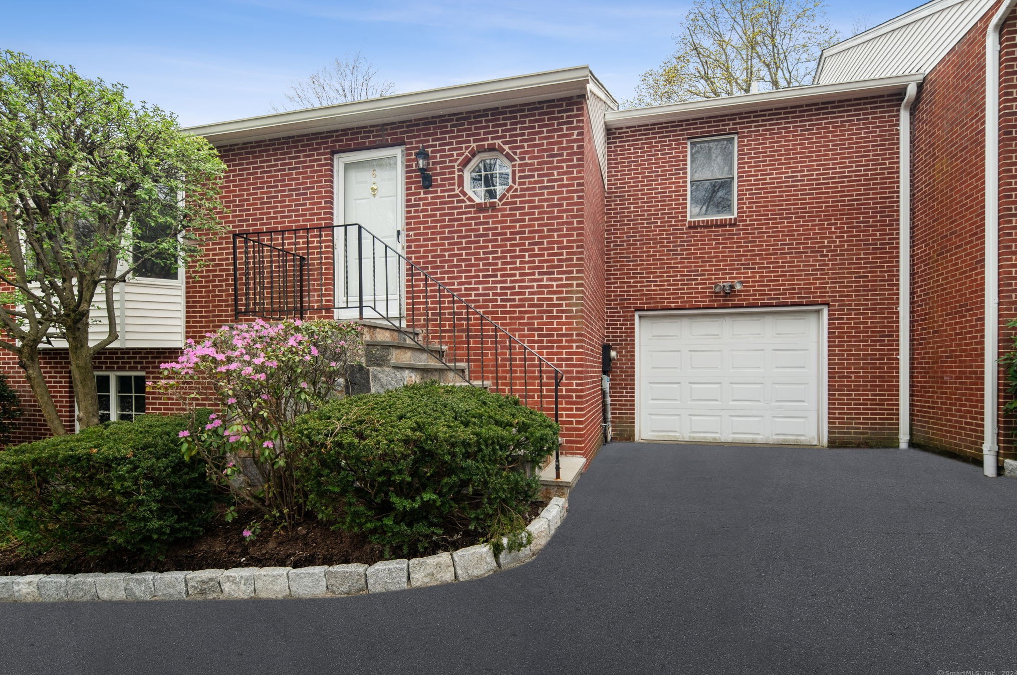 109 Forest St #apt 6, New Canaan, CT 06840