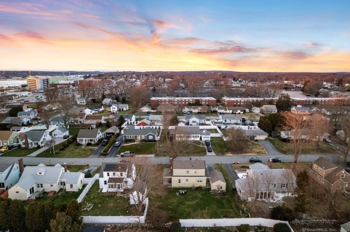 55 Chapman St, Groton, CT 06340 exterior
