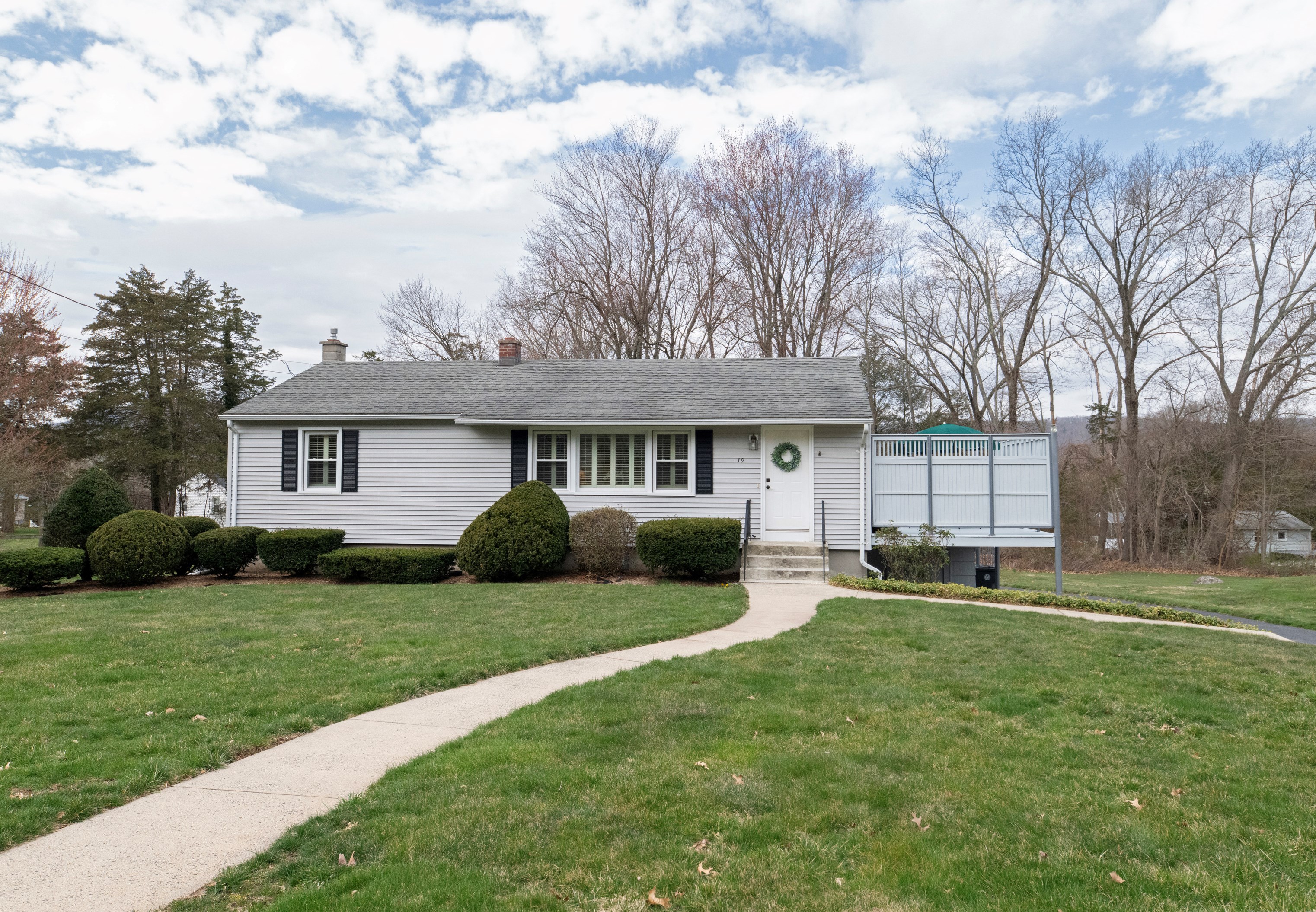 39 Green Hill Ln, Cheshire, CT 06410