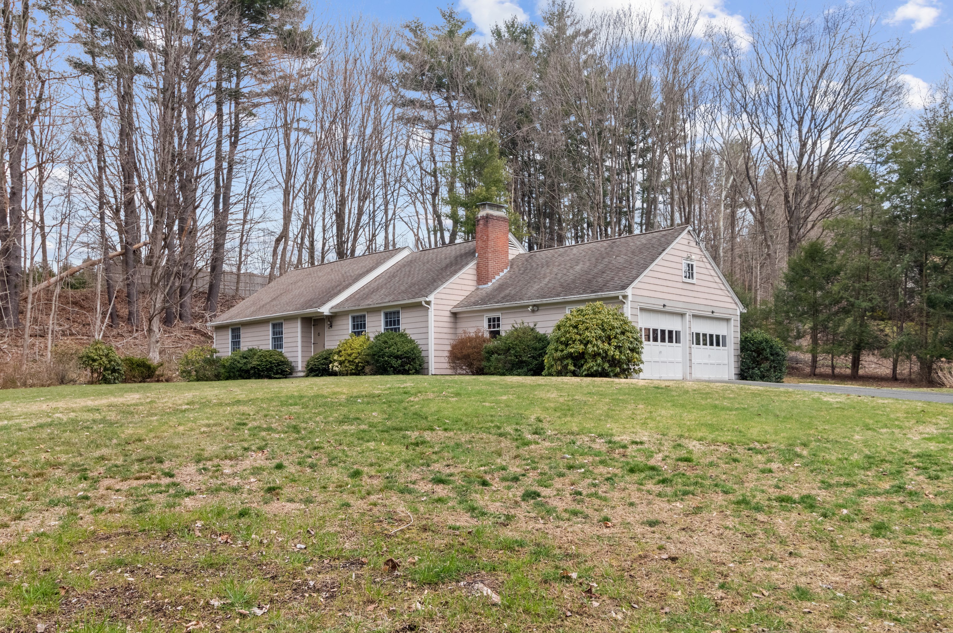 42 Middle Quarter Rd, Woodbury, CT 06798