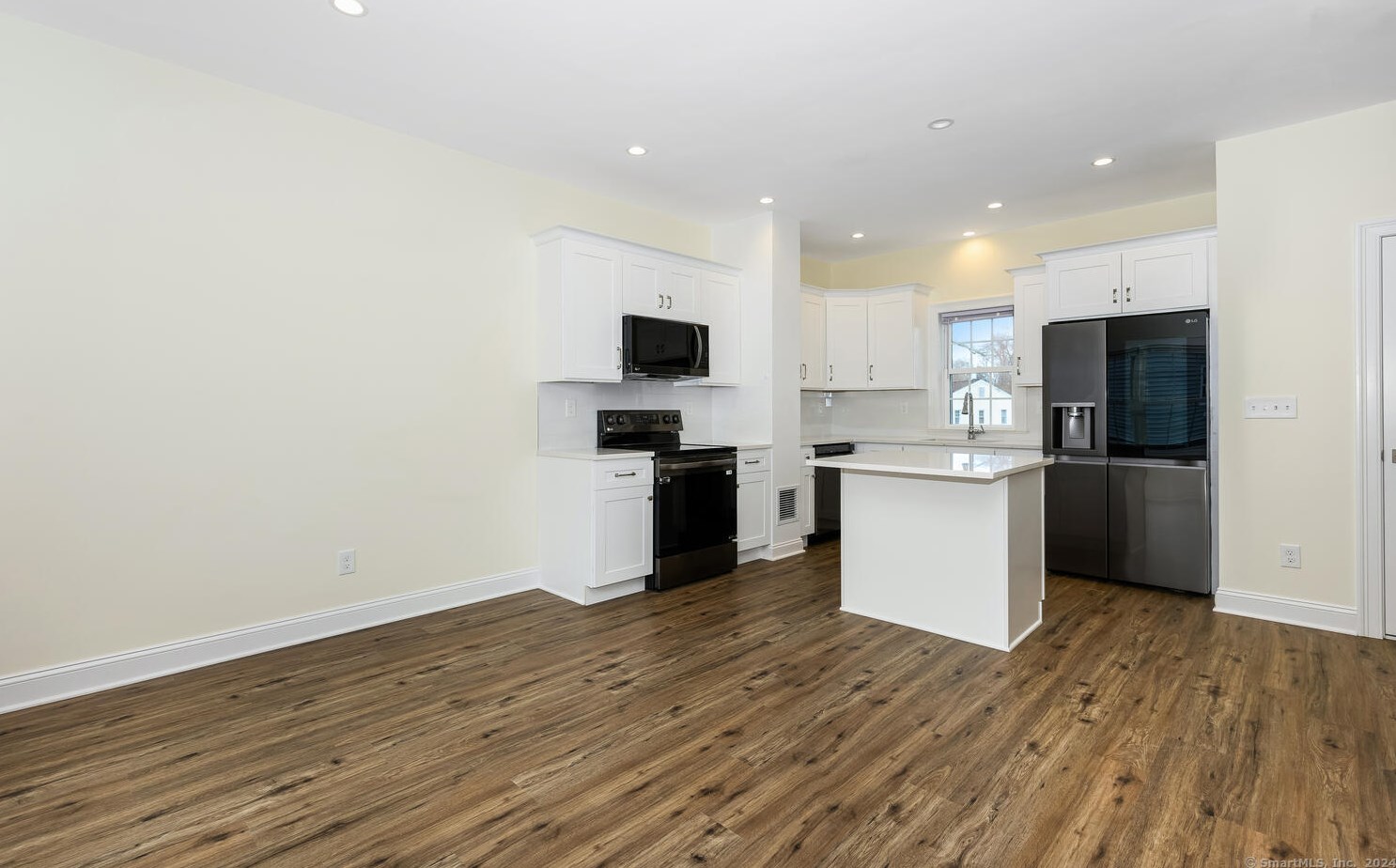 2 Beacon Square #9, Fairfield, CT 06825