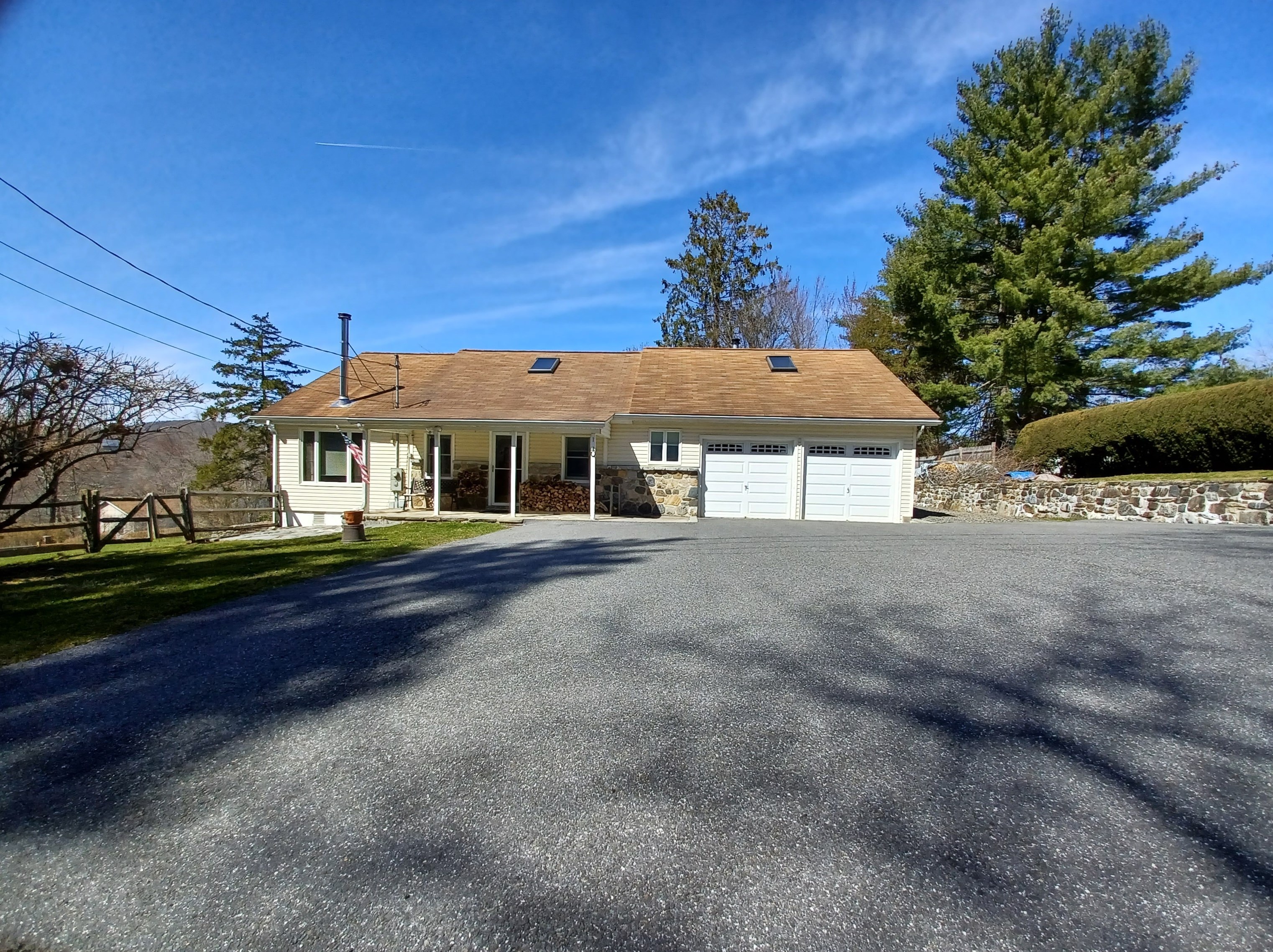 1 Lancaster Rd, Danbury, CT 06812 exterior