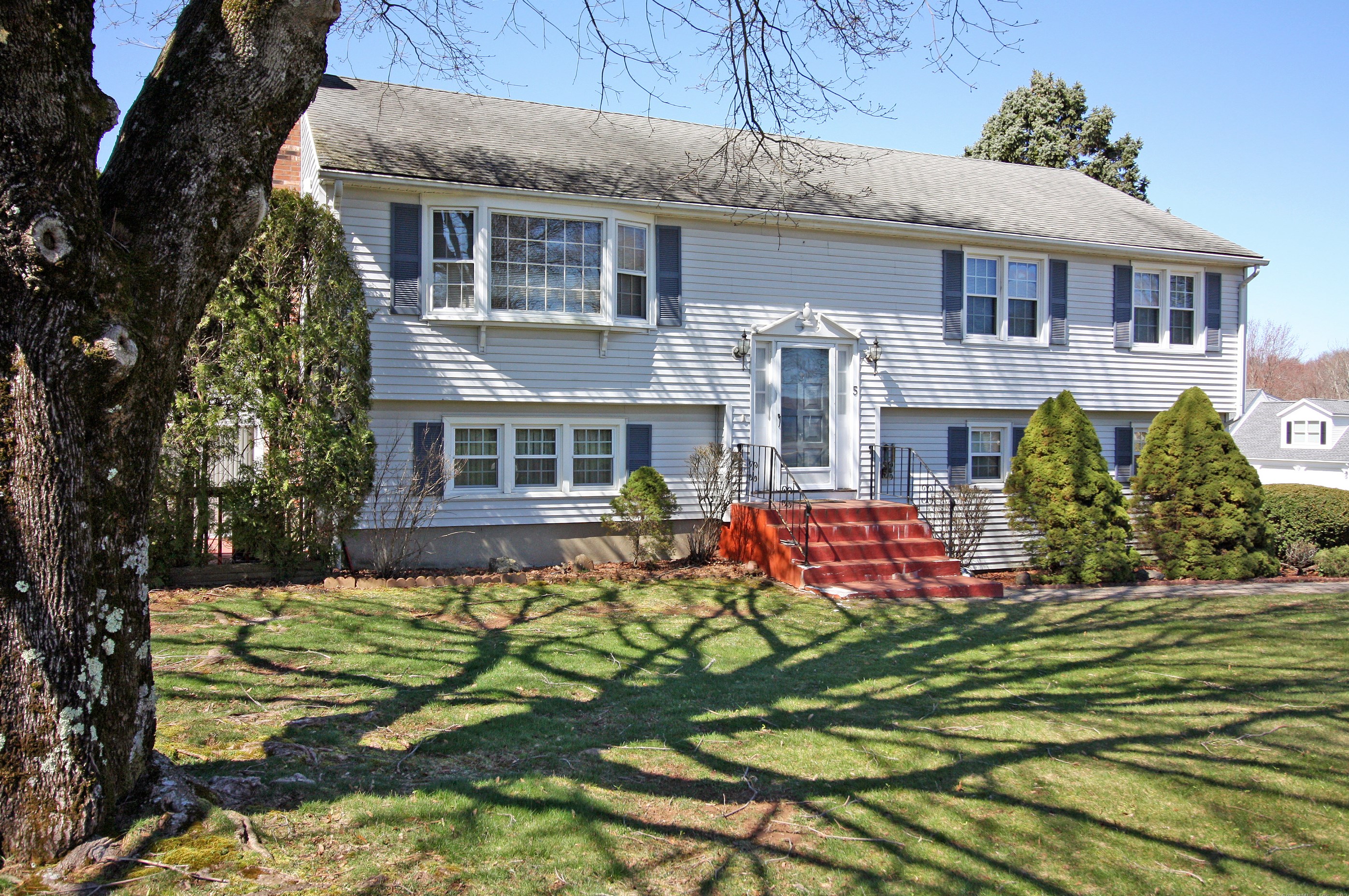 5 Nutmeg Ln, Rocky Hill, CT 06067 exterior