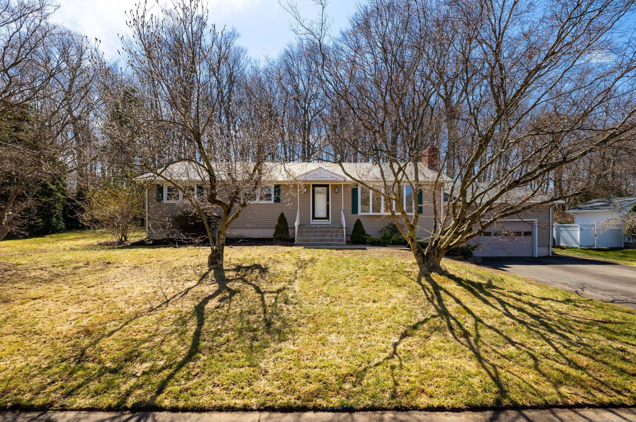 172 Howard Dr, New-Haven, CT 06514 exterior