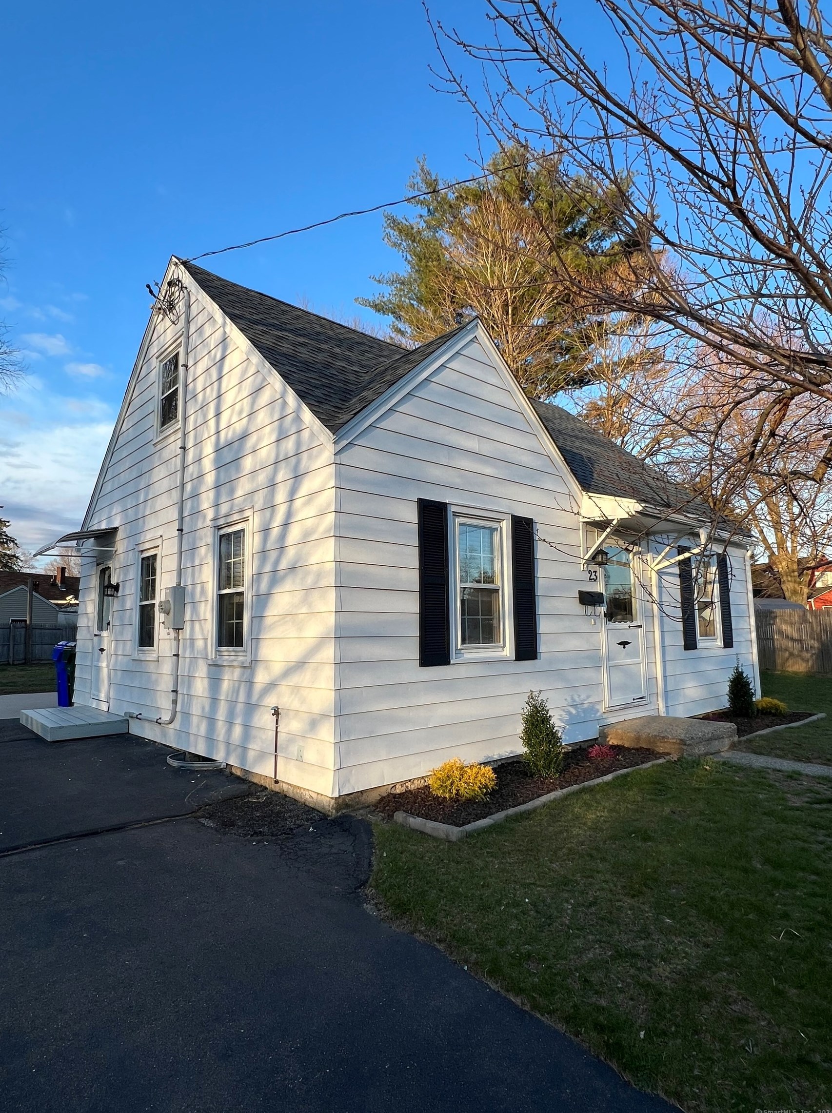 23 Winding Ln, Hartford, CT 06118 exterior