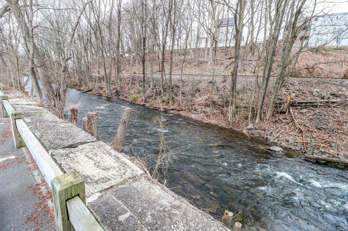 55 Oil Mill Rd, Danbury CT  06810-6377 exterior
