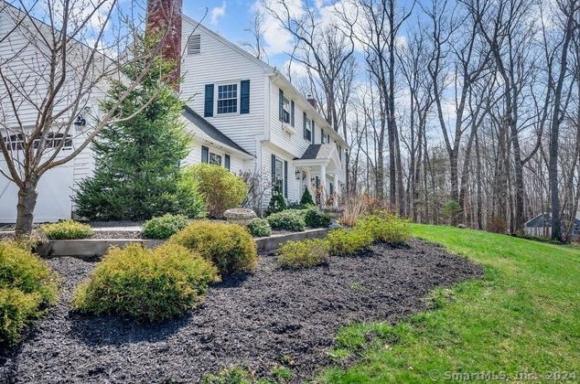 215 Mountain Brook Dr, Cheshire, CT 06410