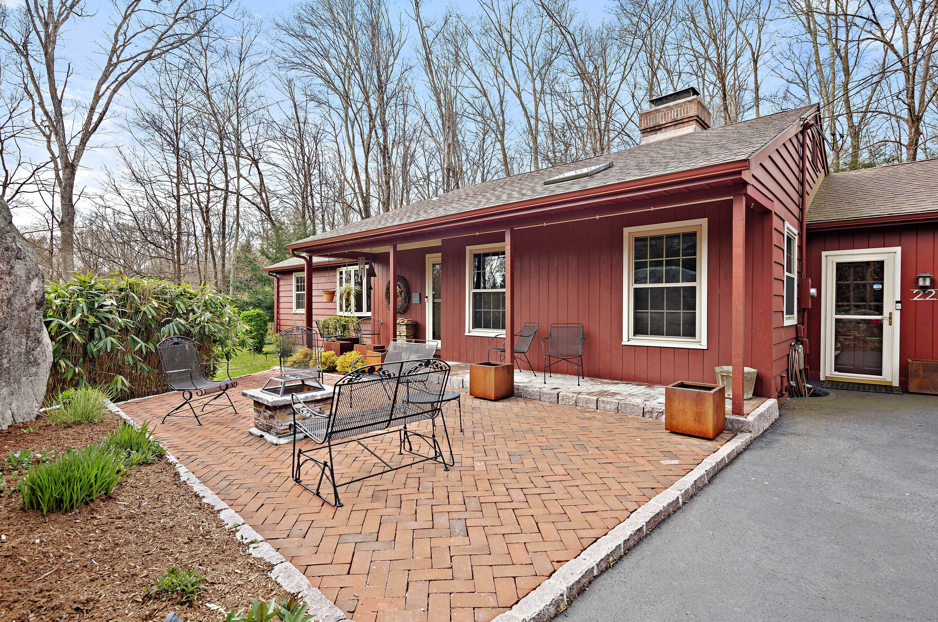 22 Hop Brook Rd, Brookfield-Center, CT 06804 exterior