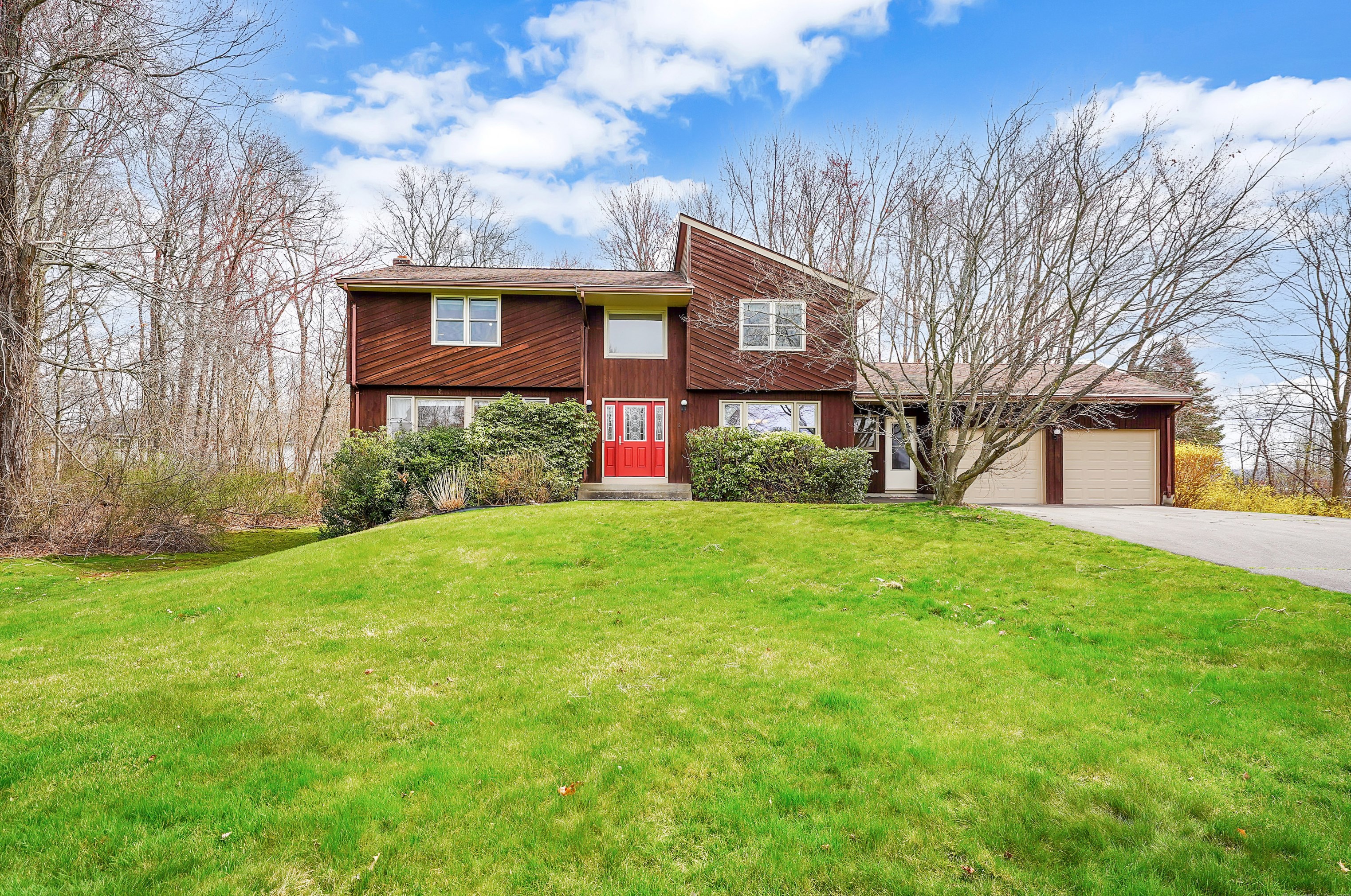 2 Clover Dr, Wapping, CT 06074 exterior