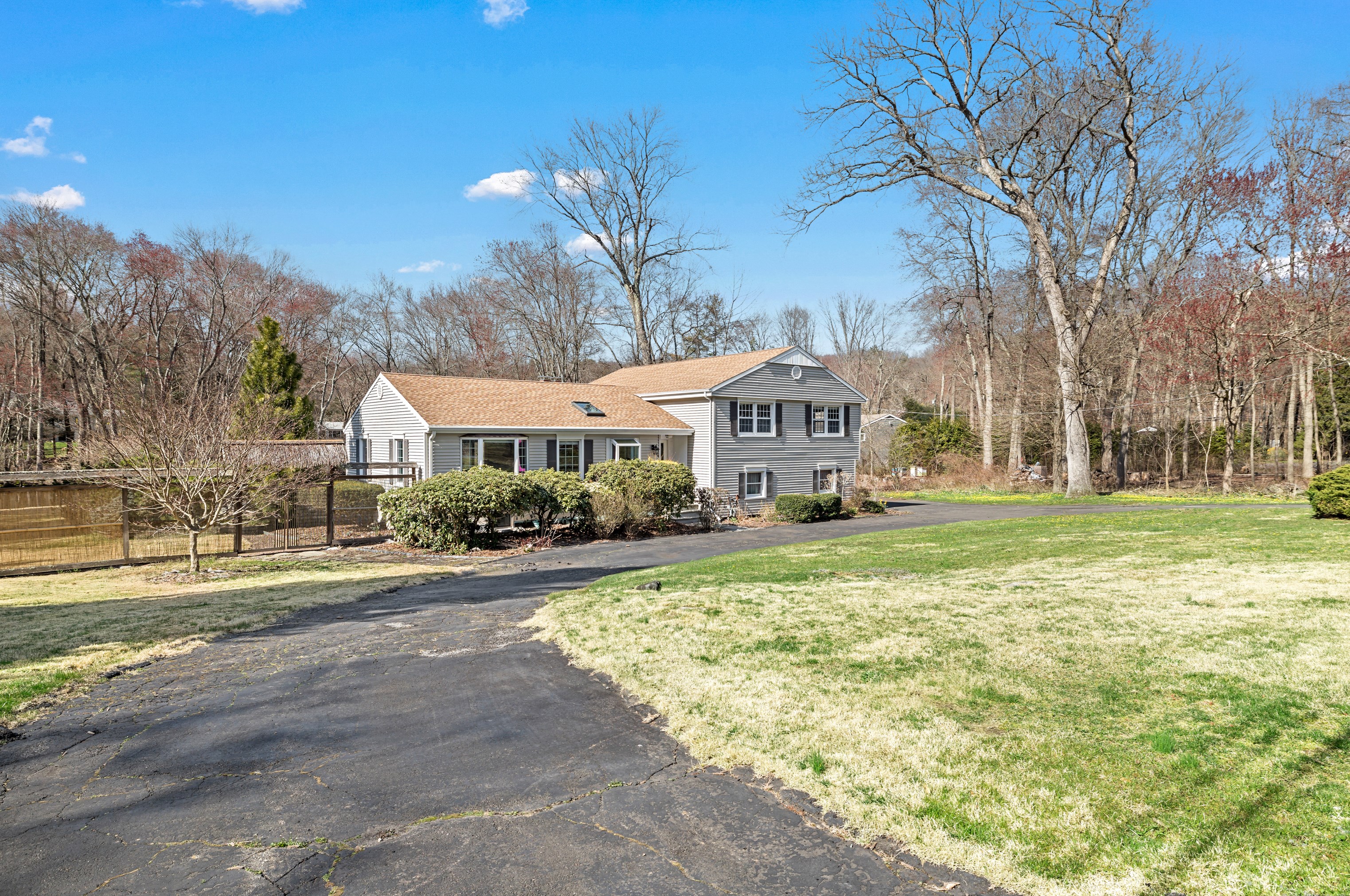 410 Janes Ln, Stamford, CT 06903 exterior