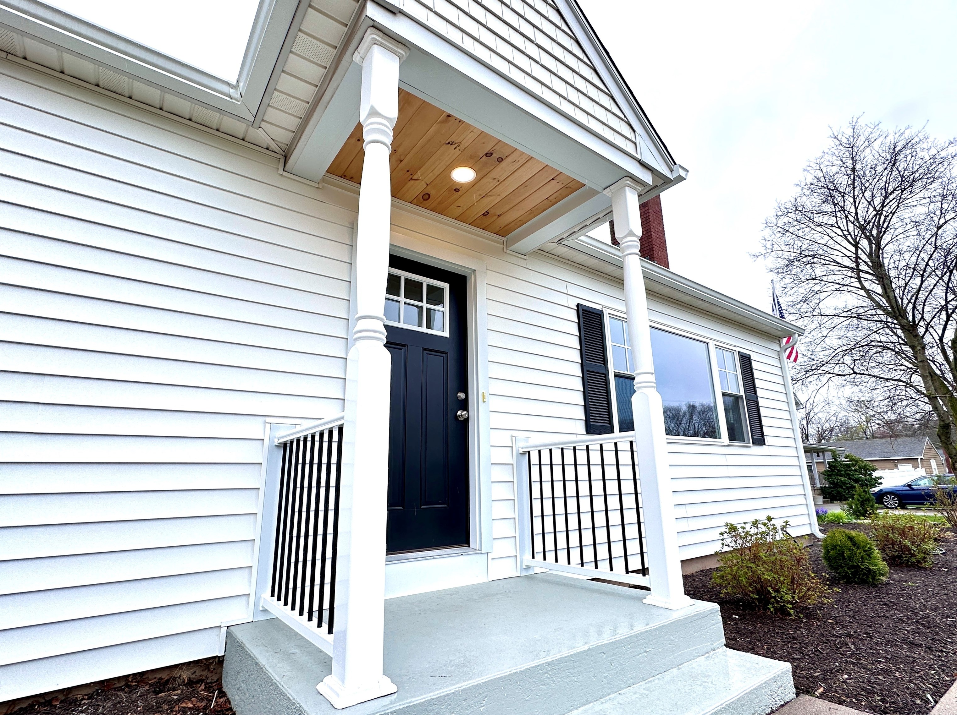 12 John St, Windsor Locks, CT 06096-2112