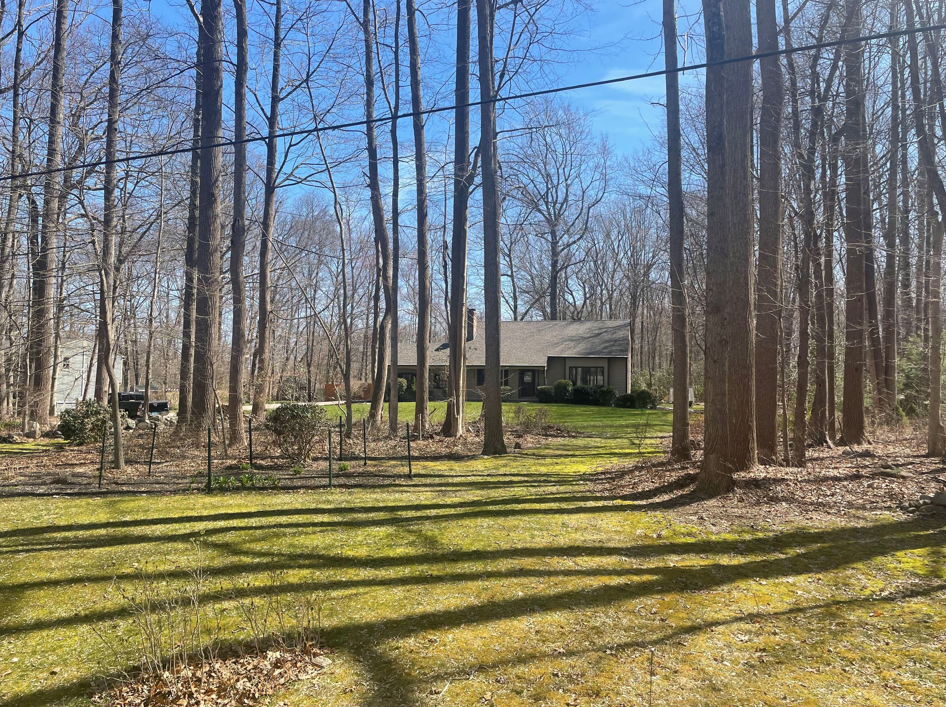 11 Whippoorwill Dr, Gales-Ferry, CT 06335 exterior