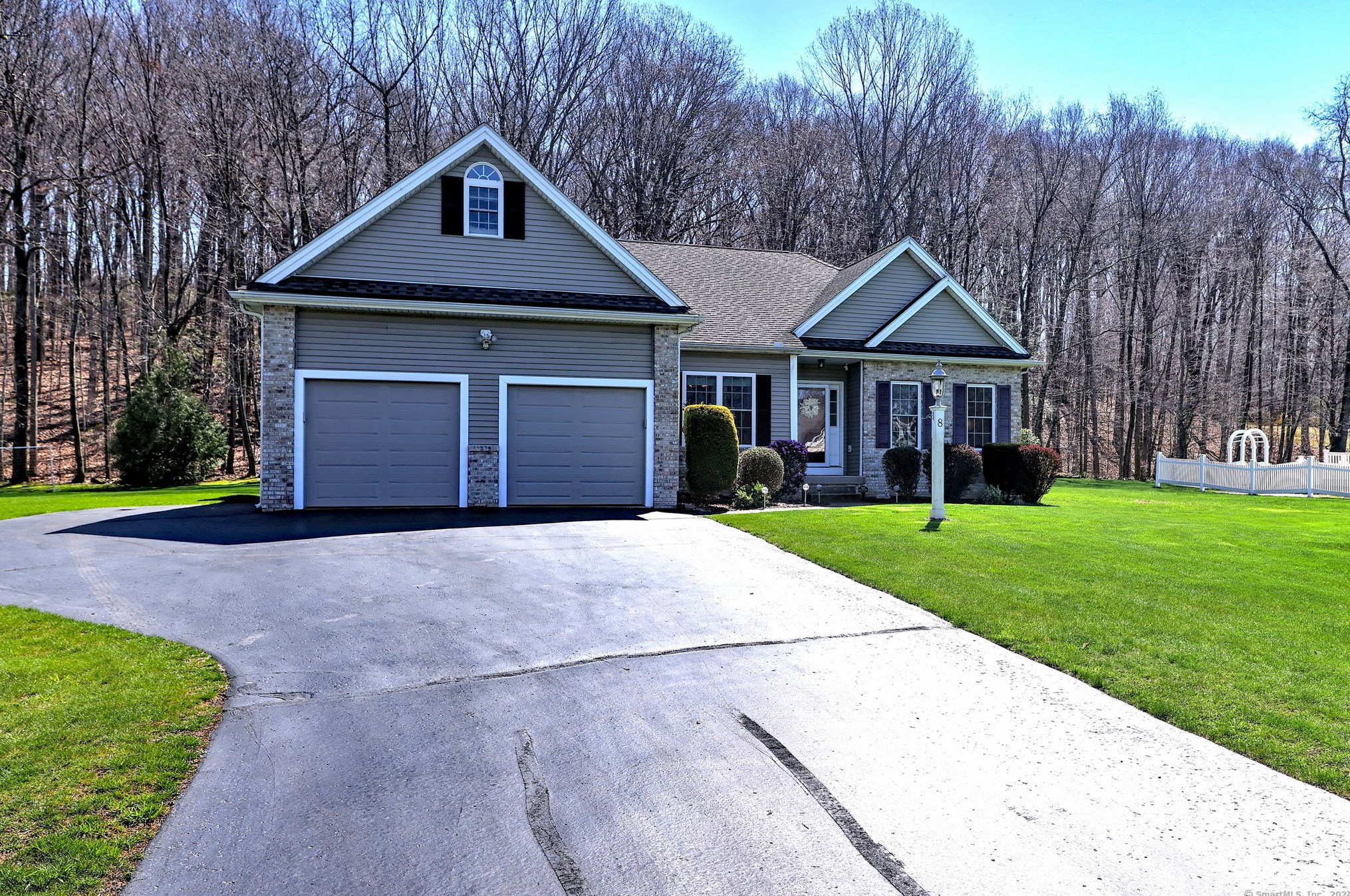 8 Harvest Ln, Bloomfield, CT 06002 exterior