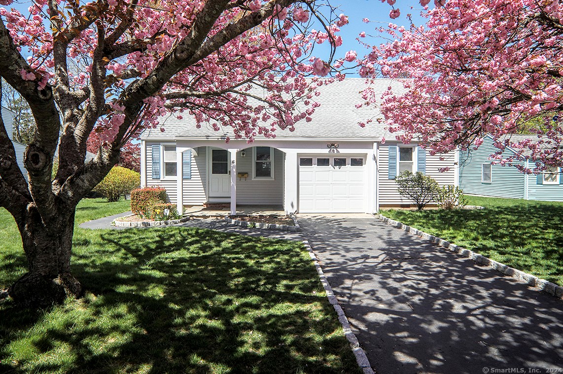 6 Beauford Rd, Norwalk, CT 06854 exterior