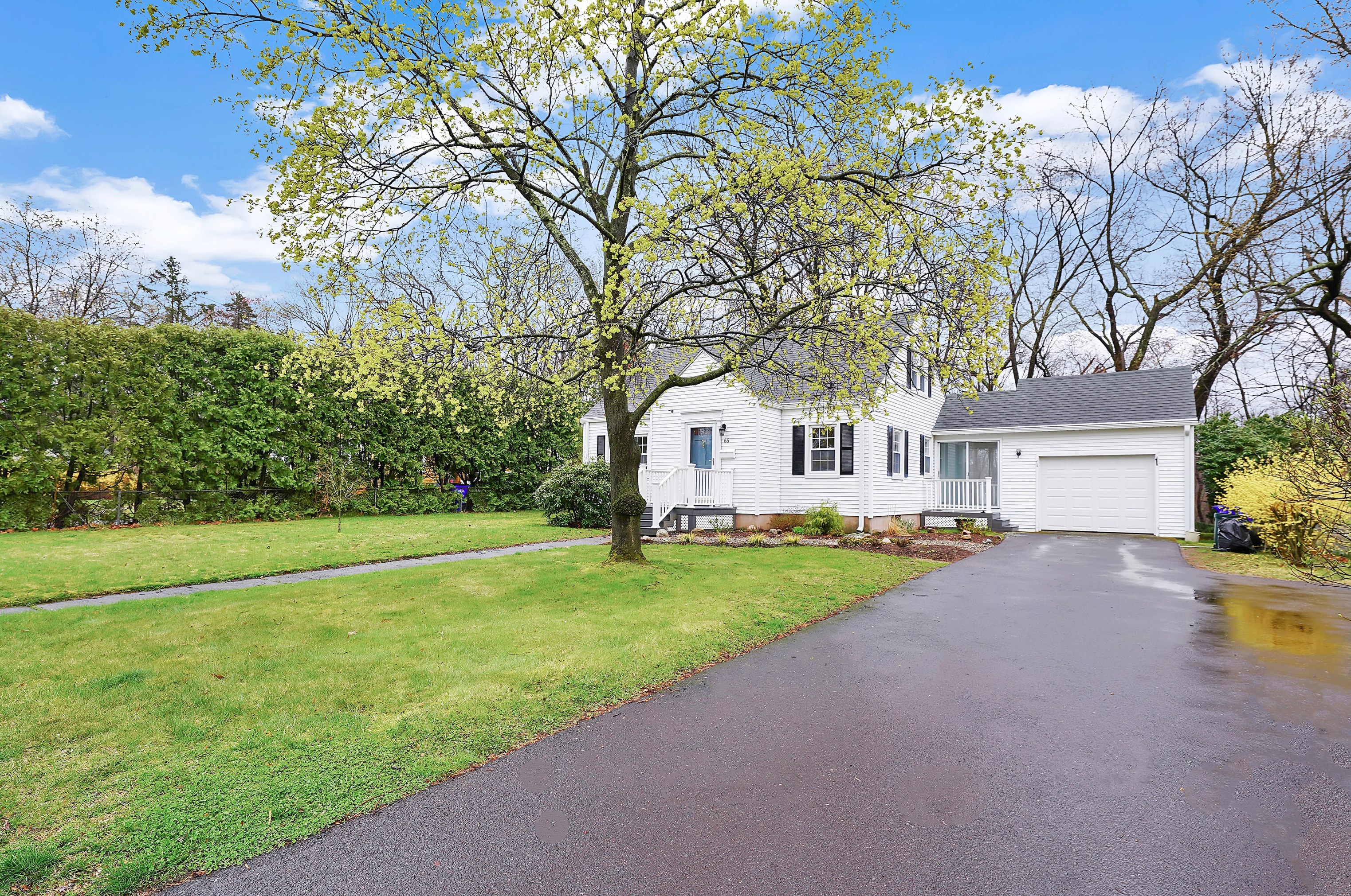 65 Circle Dr, Windsor Locks, CT 06096