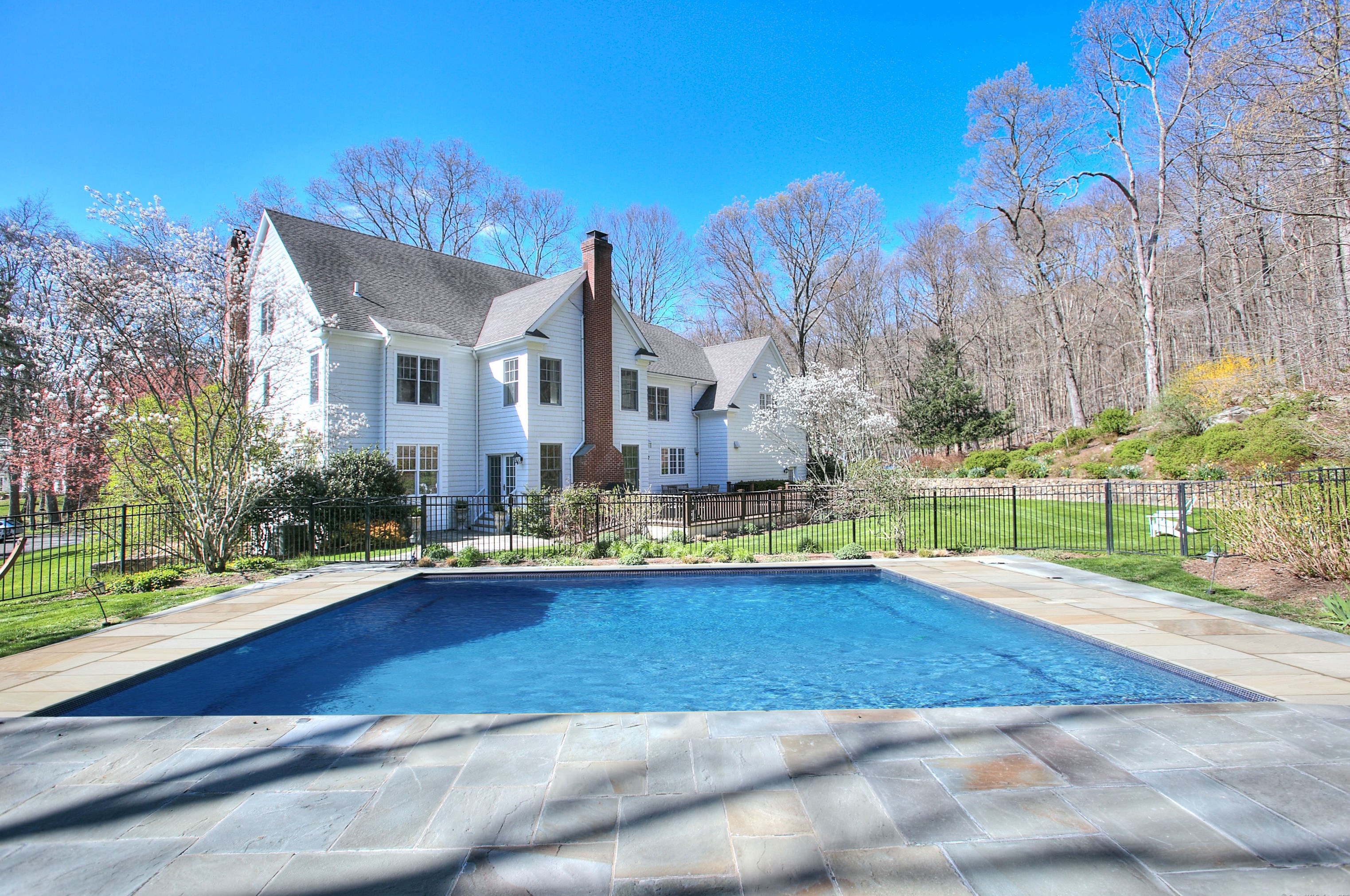 71 Hickok Rd, New Canaan, CT 06840-3304