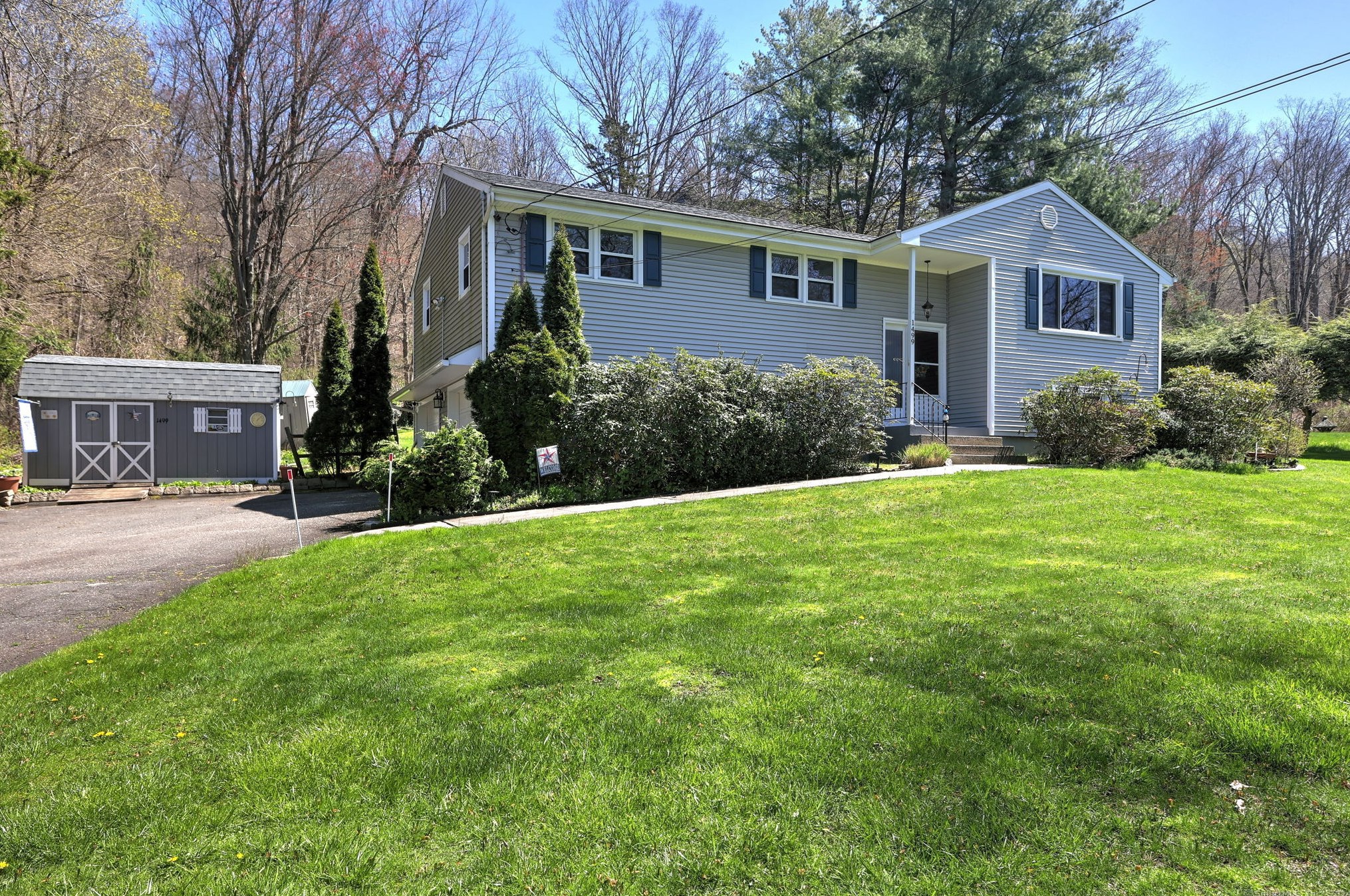1499 Flanders Rd, Southington, CT 06489