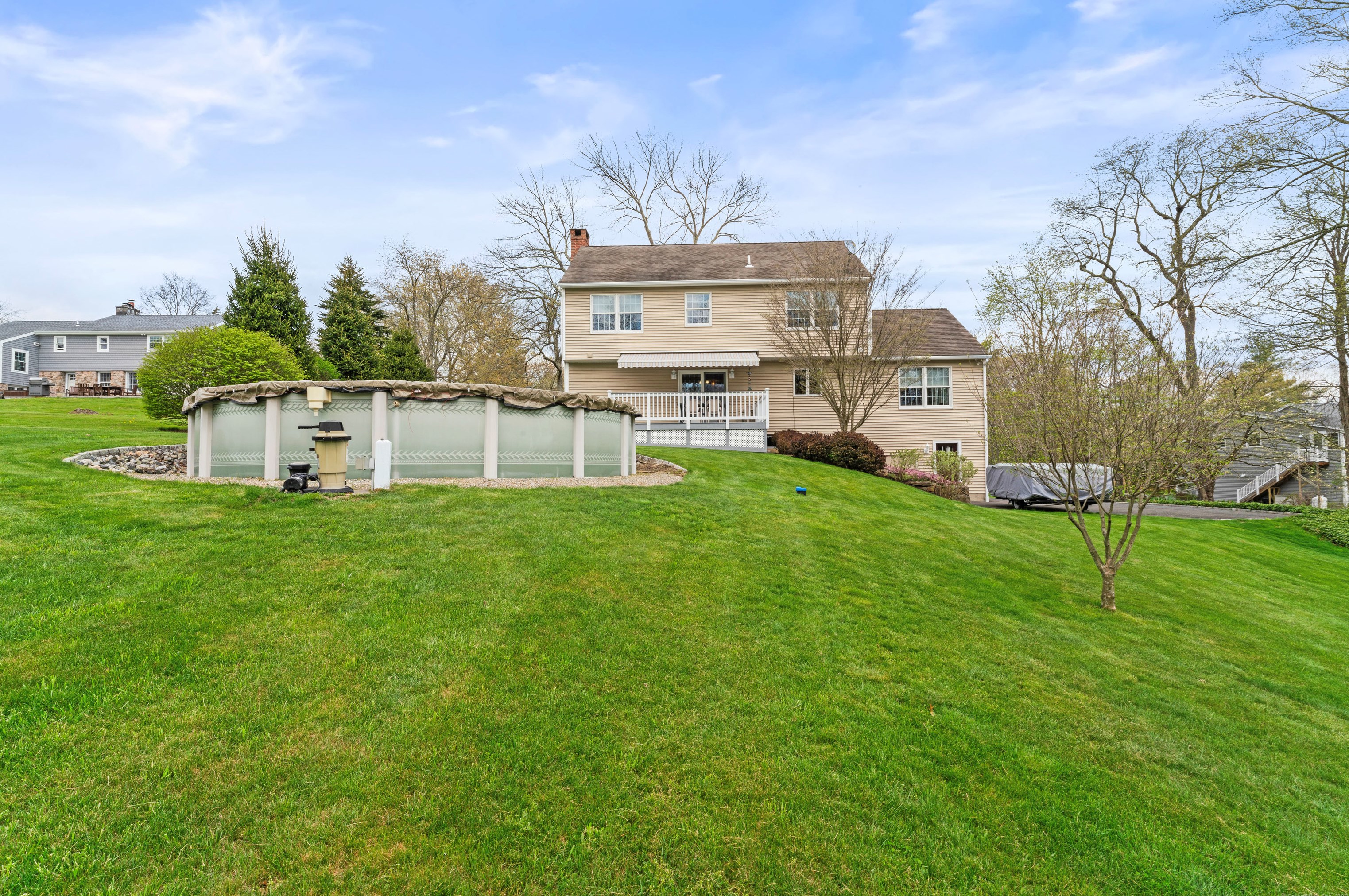 92 Old Hawleyville Rd, Bethel, CT 06801 exterior