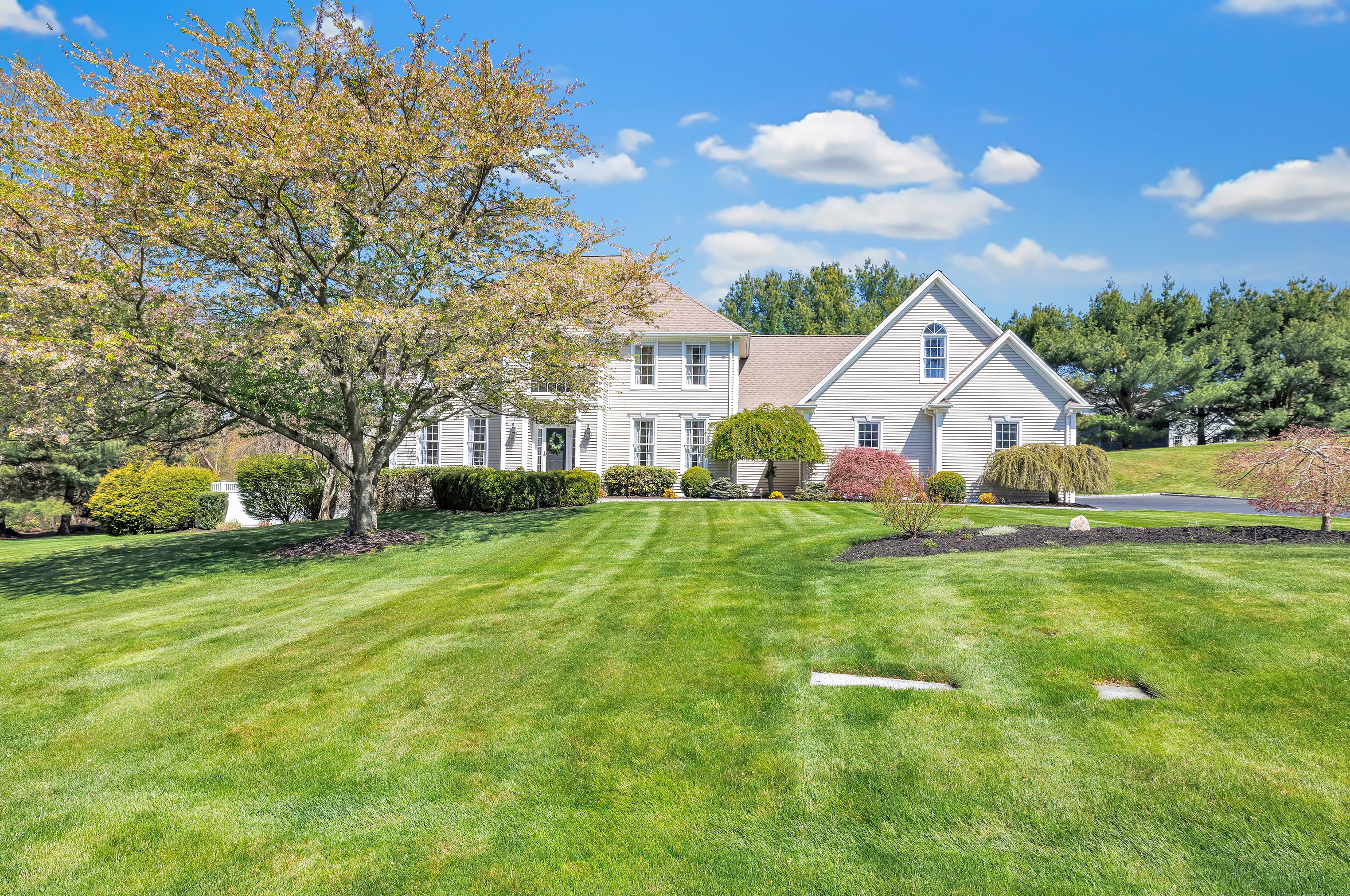 5 Crystal Ln, Huntington, CT 06484 exterior