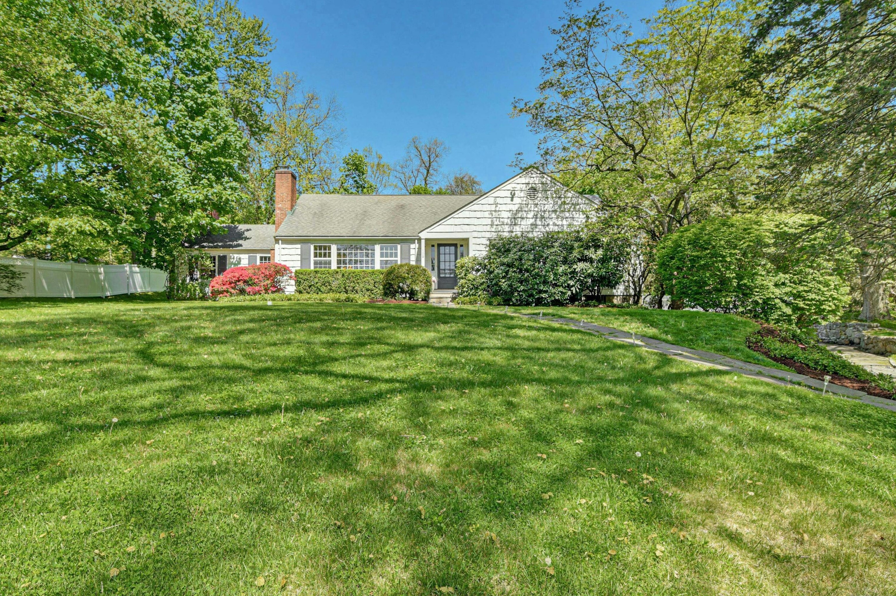 109 W Cross Rd, New Canaan, CT 06840