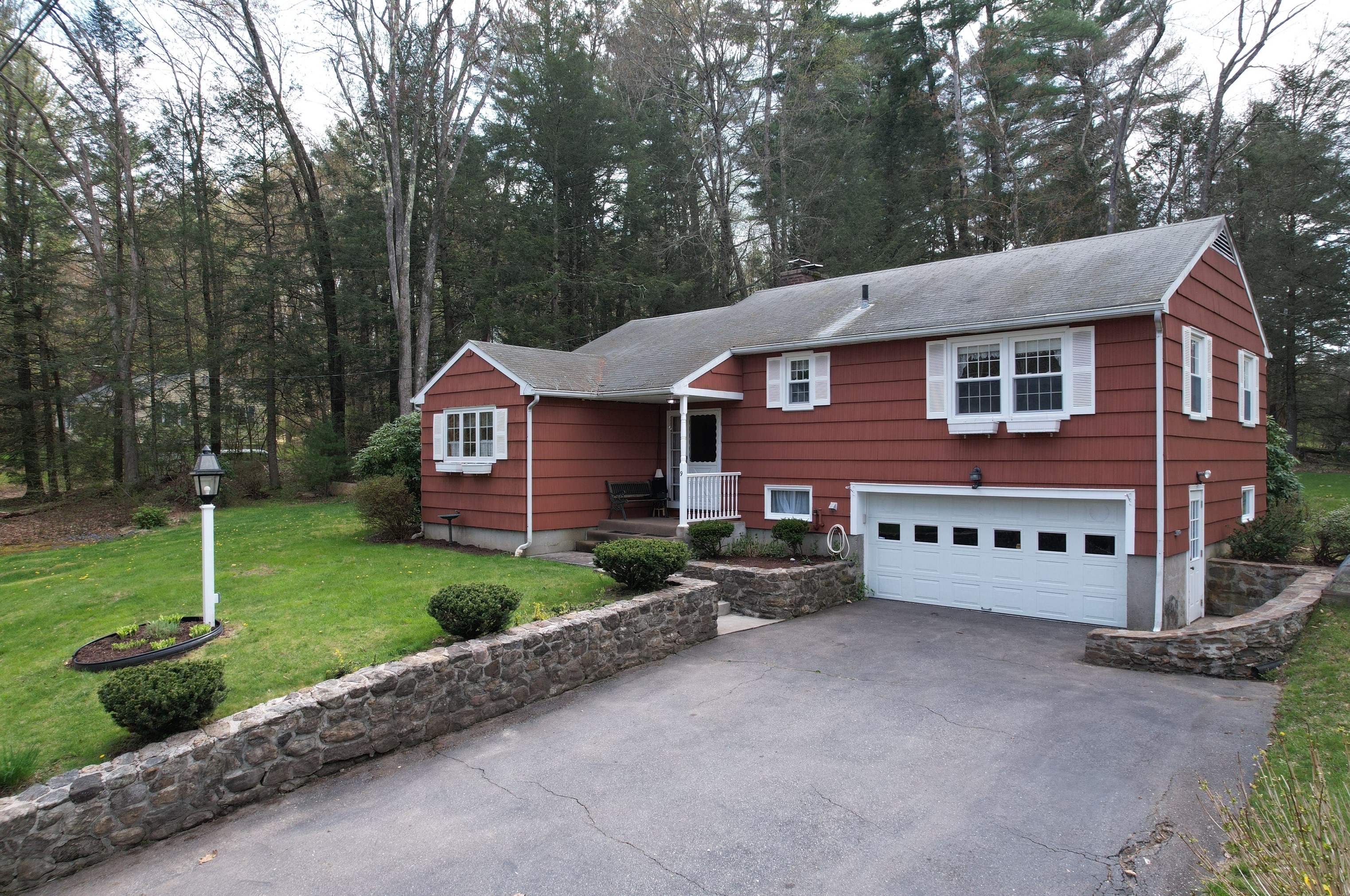 9 Raymond Dr, Winsted, CT 06063 exterior