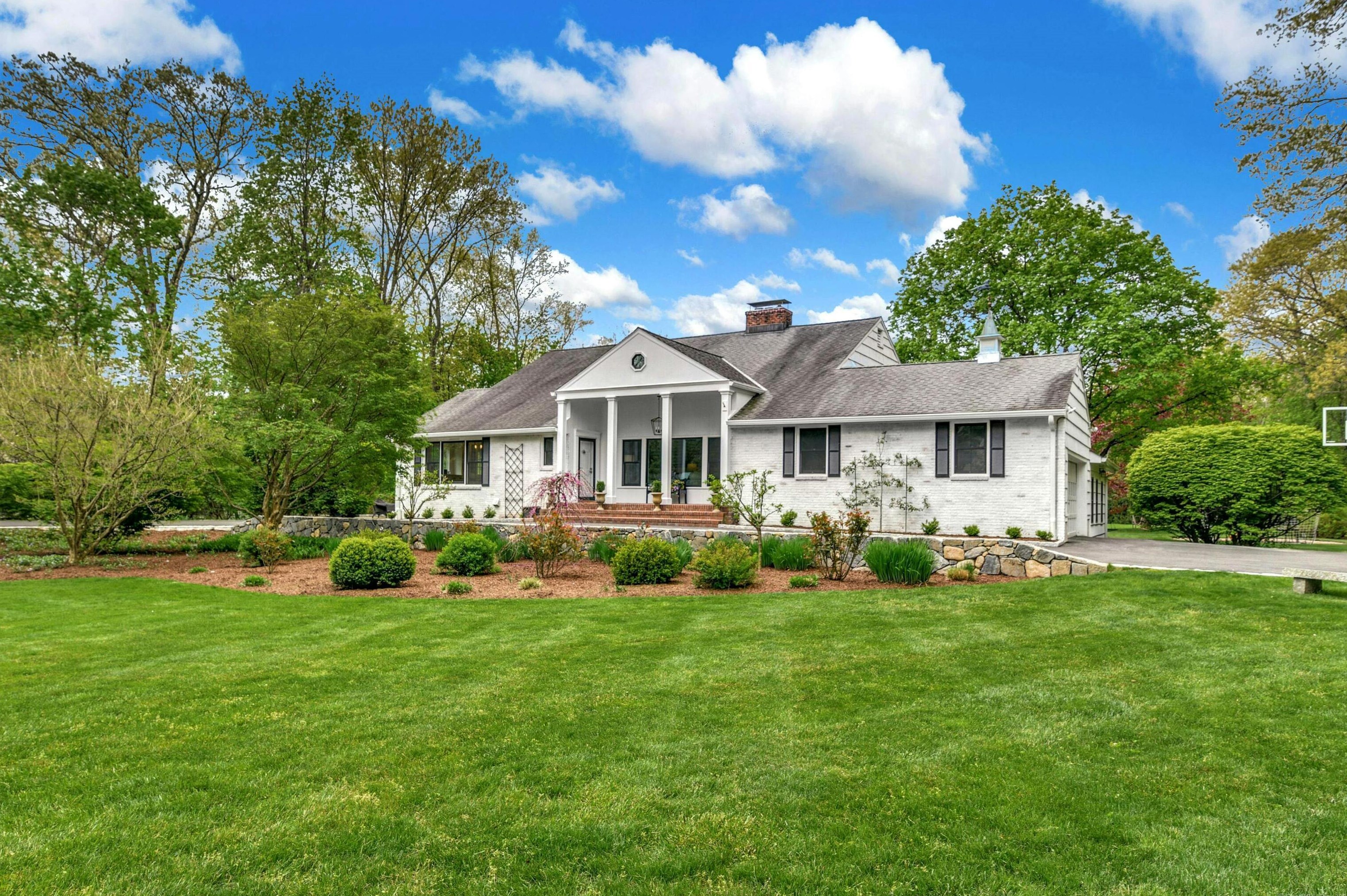 367 Cedar Ln, New Canaan CT  06840-5119 exterior