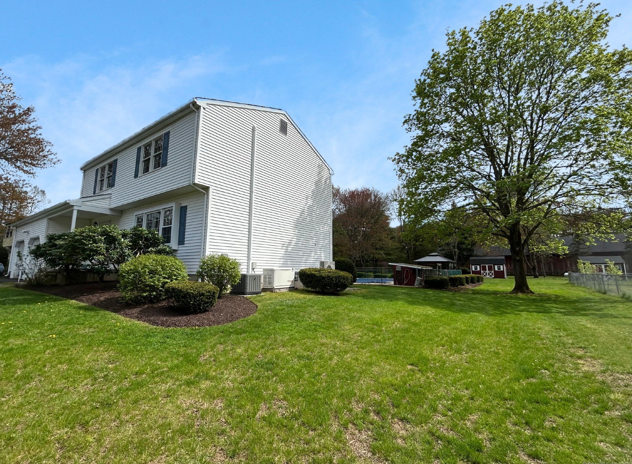 27 Kennedy Rd, Windsor, CT 06095 exterior