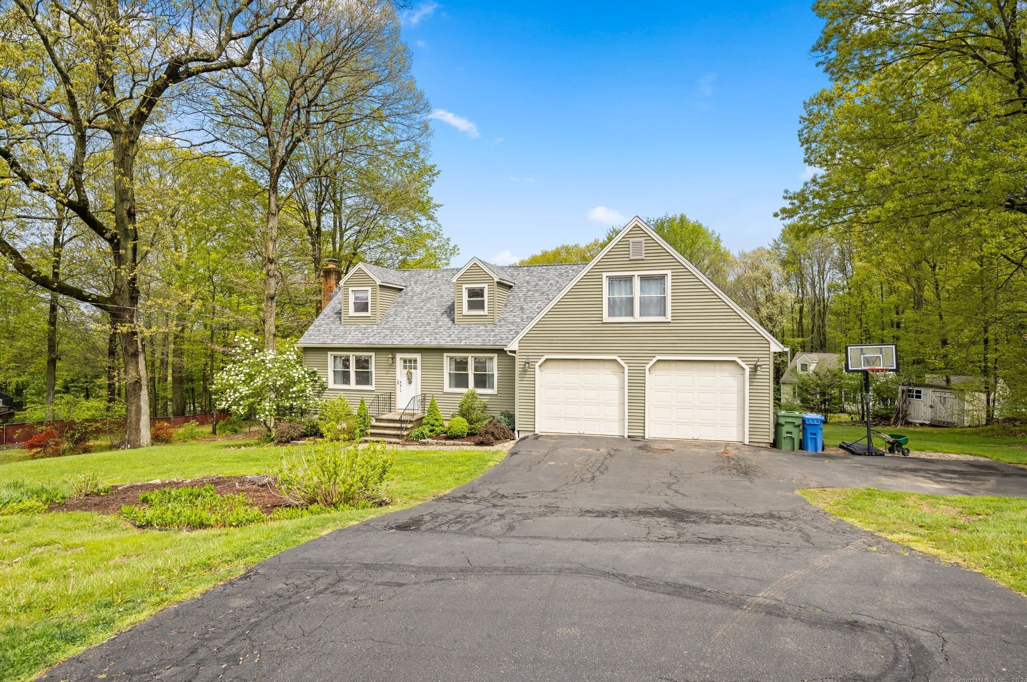 62 Saw Mill Dr, Wallingford, CT 06492-5037