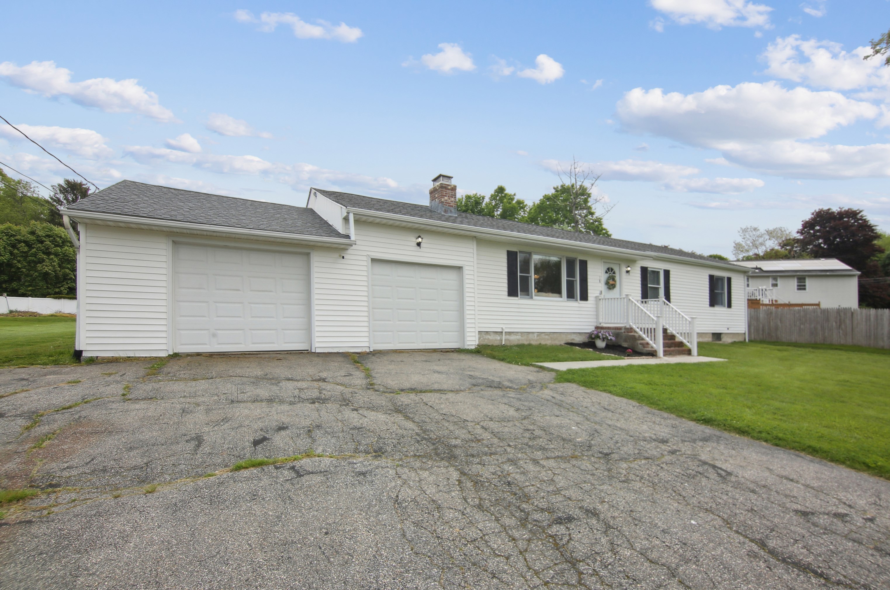 18 James Pl, Waterbury, CT 06716