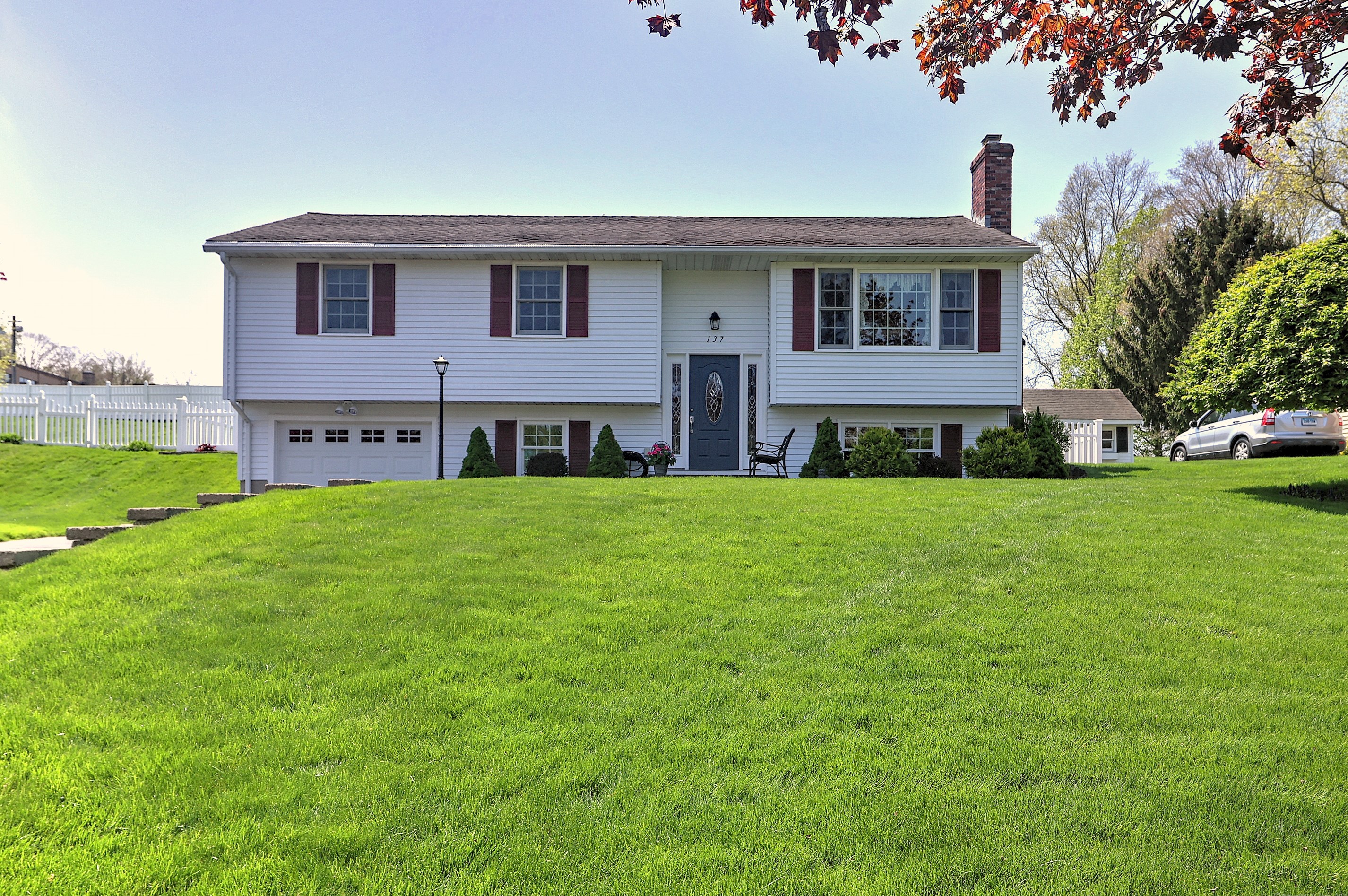 137 Pettit Dr, Meriden, CT 06451 exterior