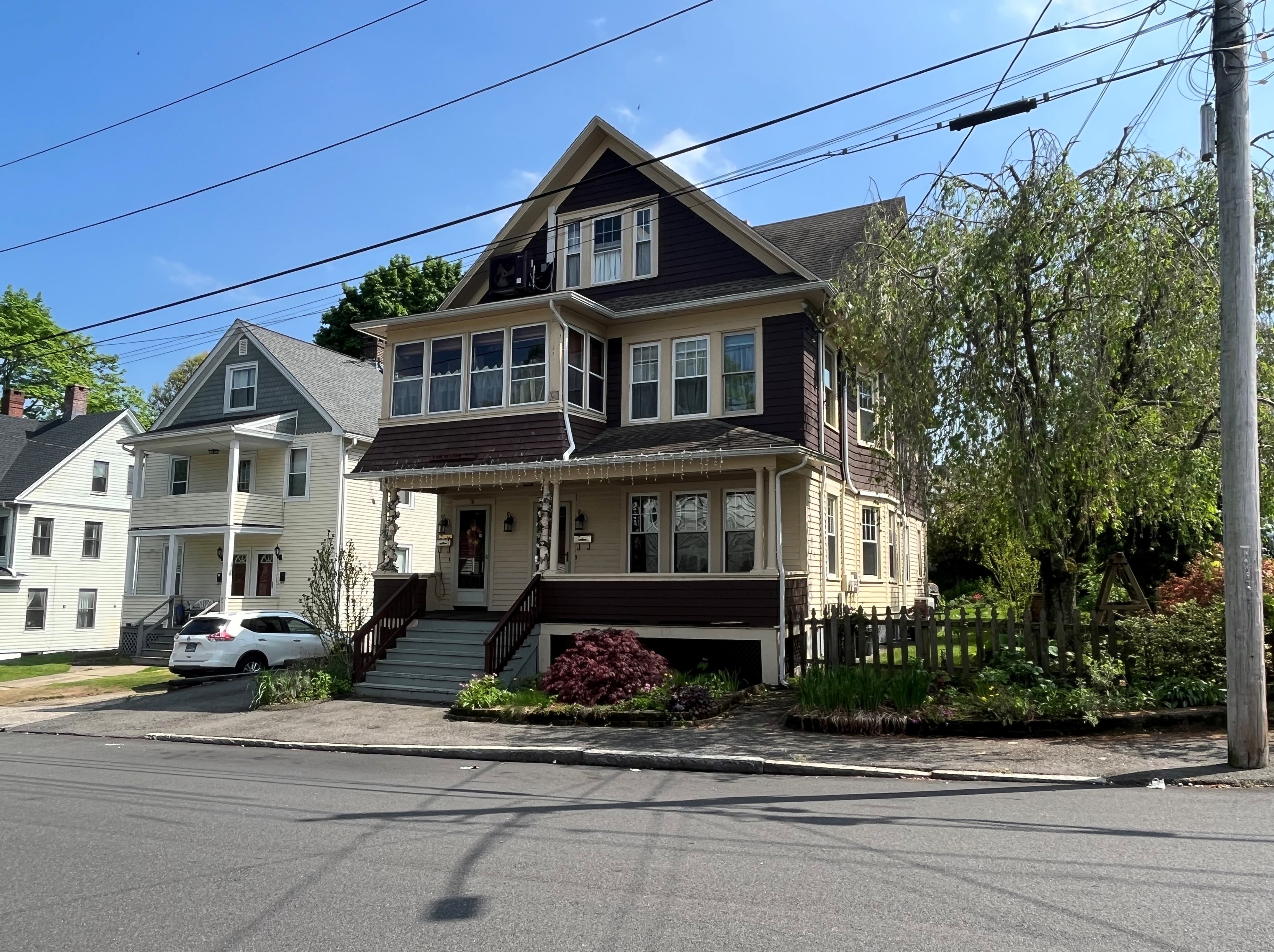 18 Clarkson St, Ansonia, CT 06401-1202