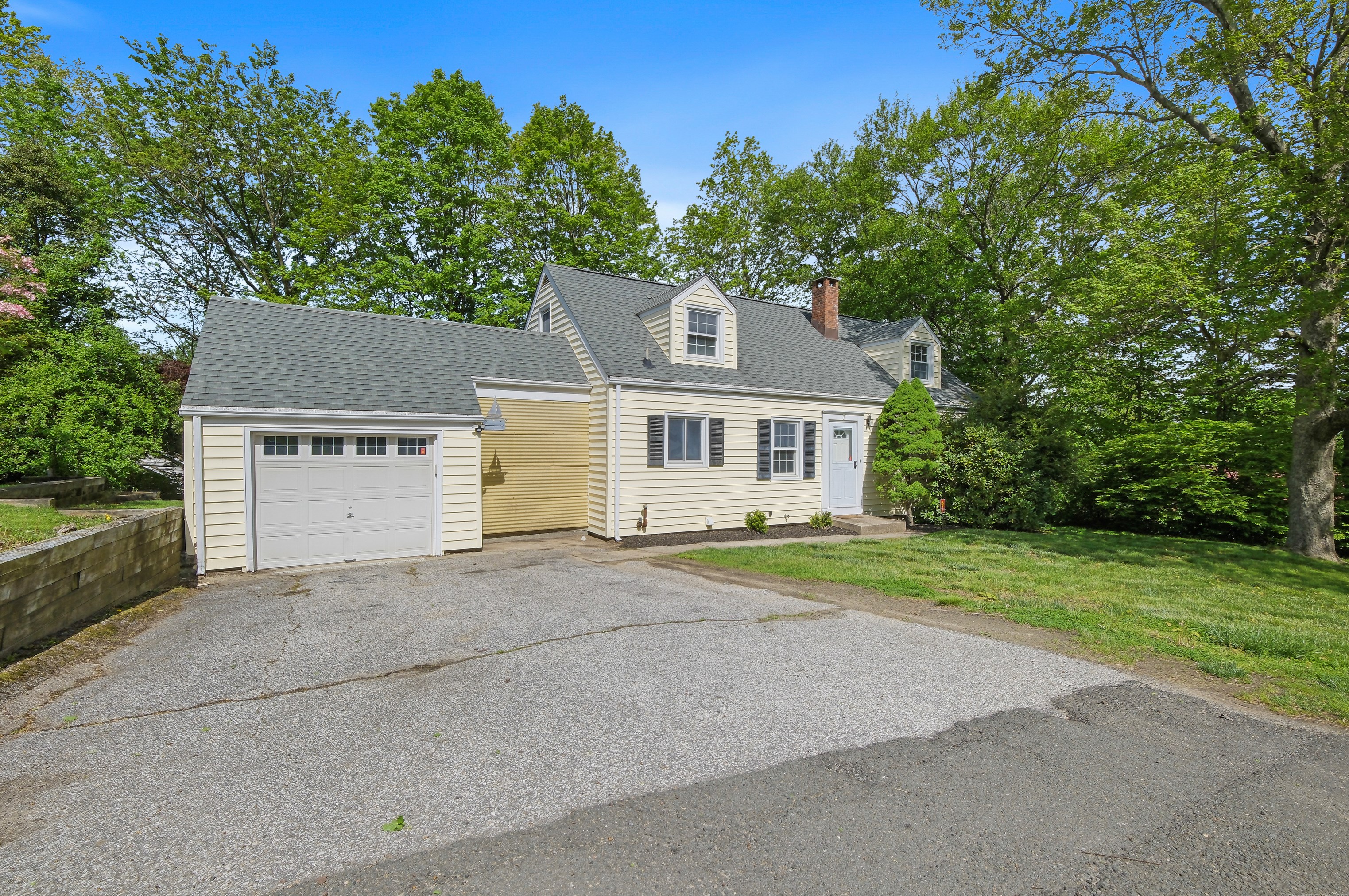 7 Topstone Dr, Danbury, CT 06810 exterior