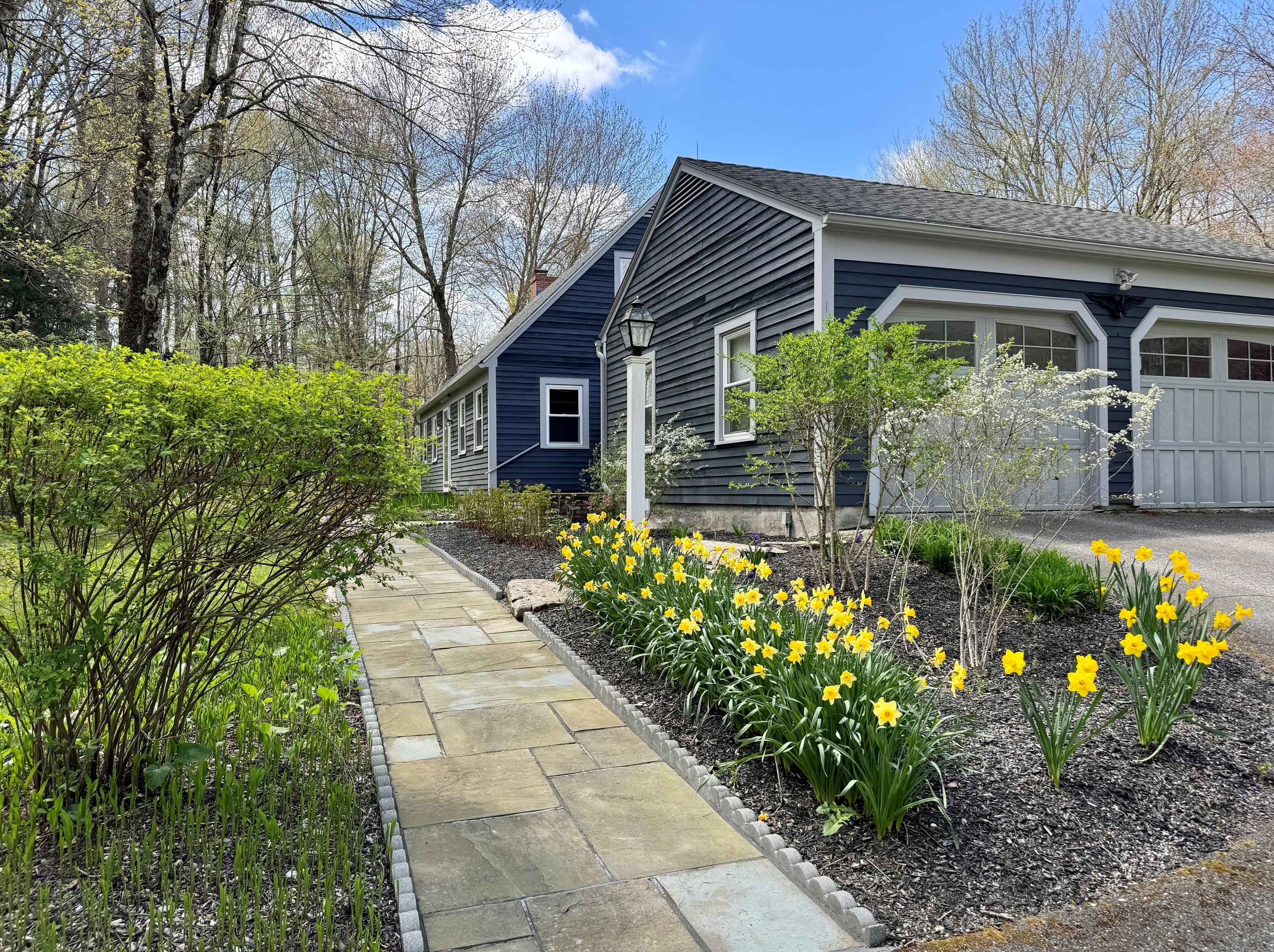 48 Covered Bridge Rd, Lakeville, CT 06039-1007