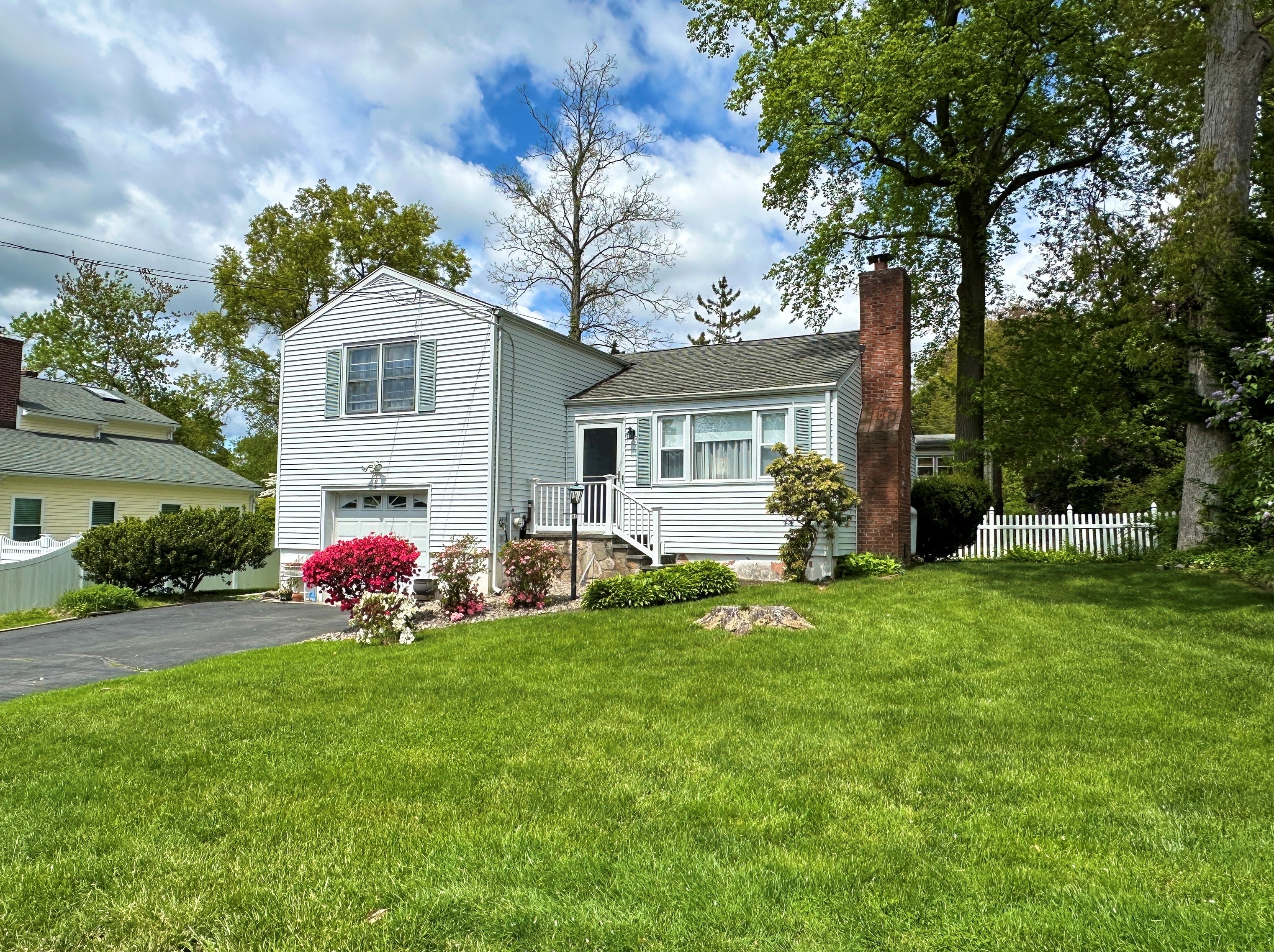 81 Indian River Rd, Milford, CT 06460
