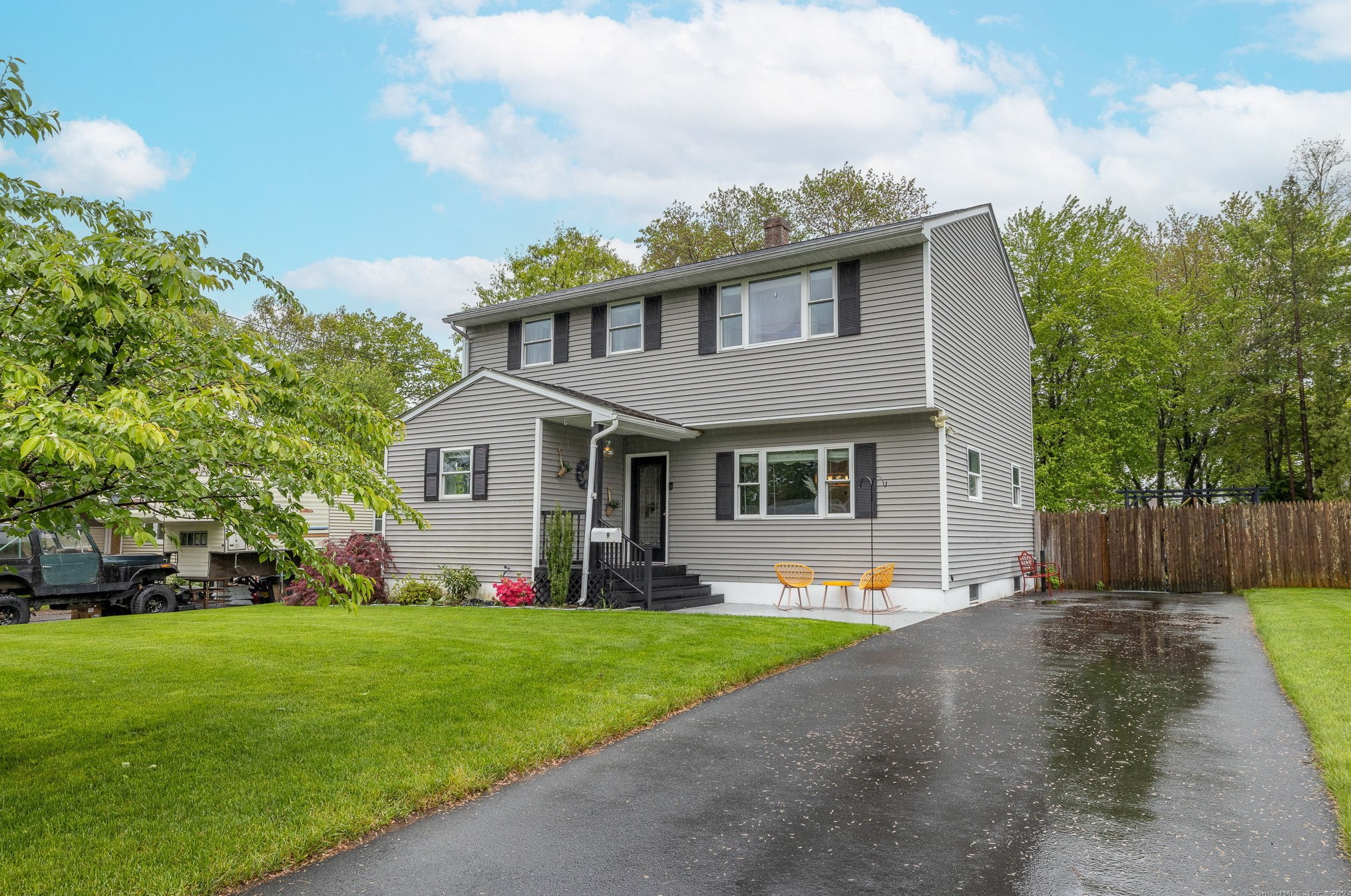 9 Laurie Dr, Enfield, CT 06082