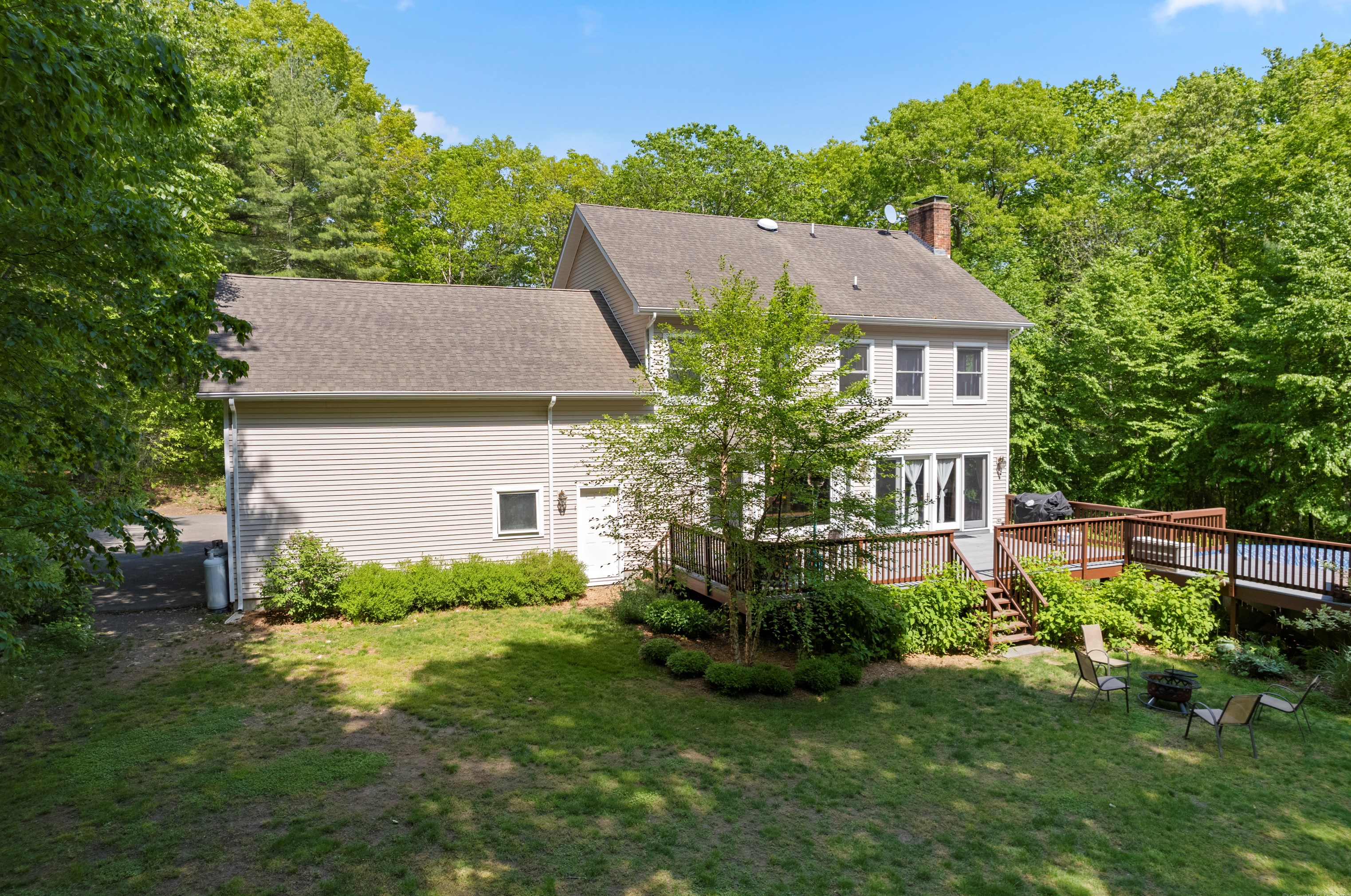 29 Cow Hill Rd, Deep River, CT 06419 exterior