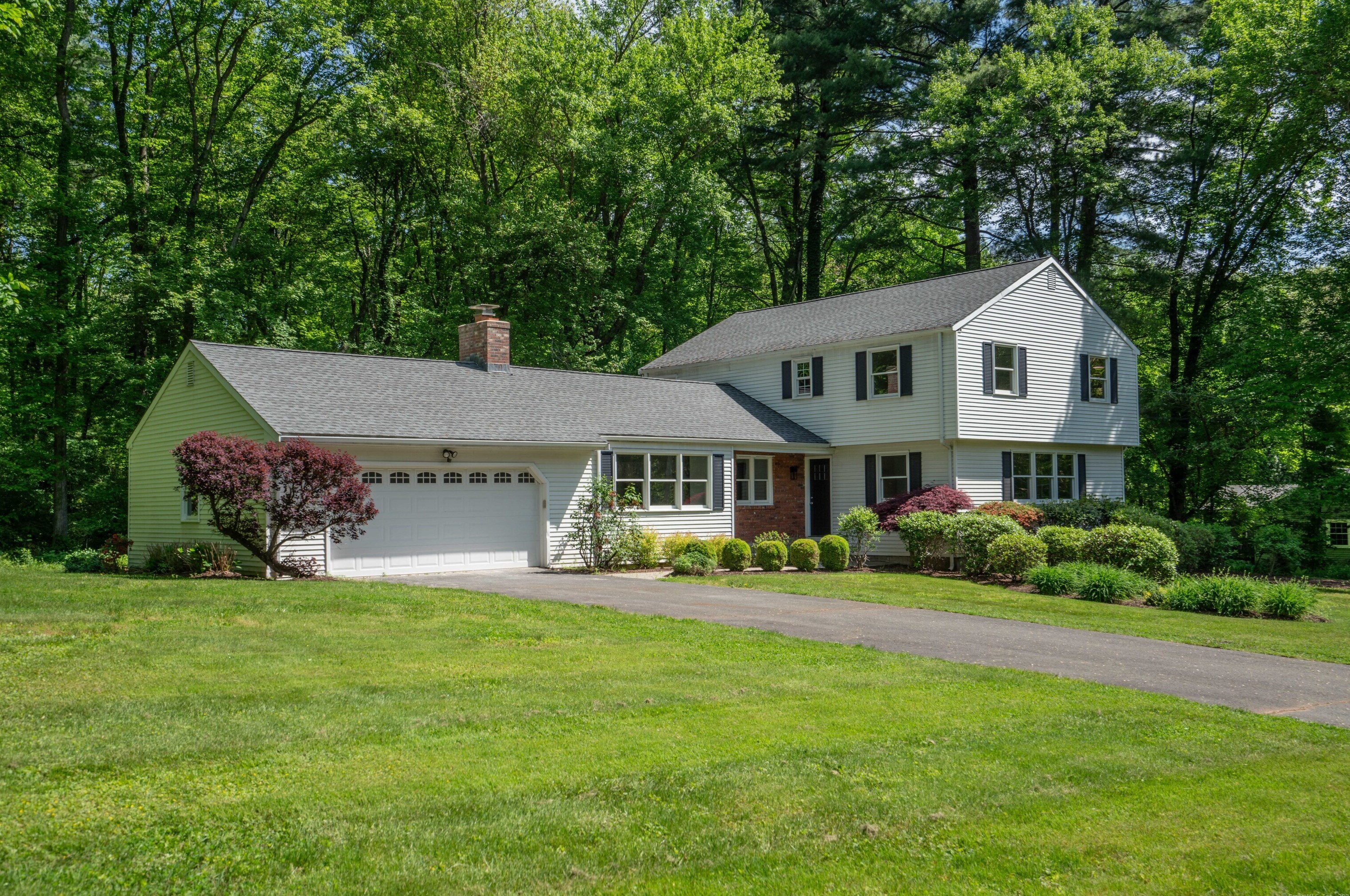 10 Lincoln Ln, Simsbury, CT 06089-9774