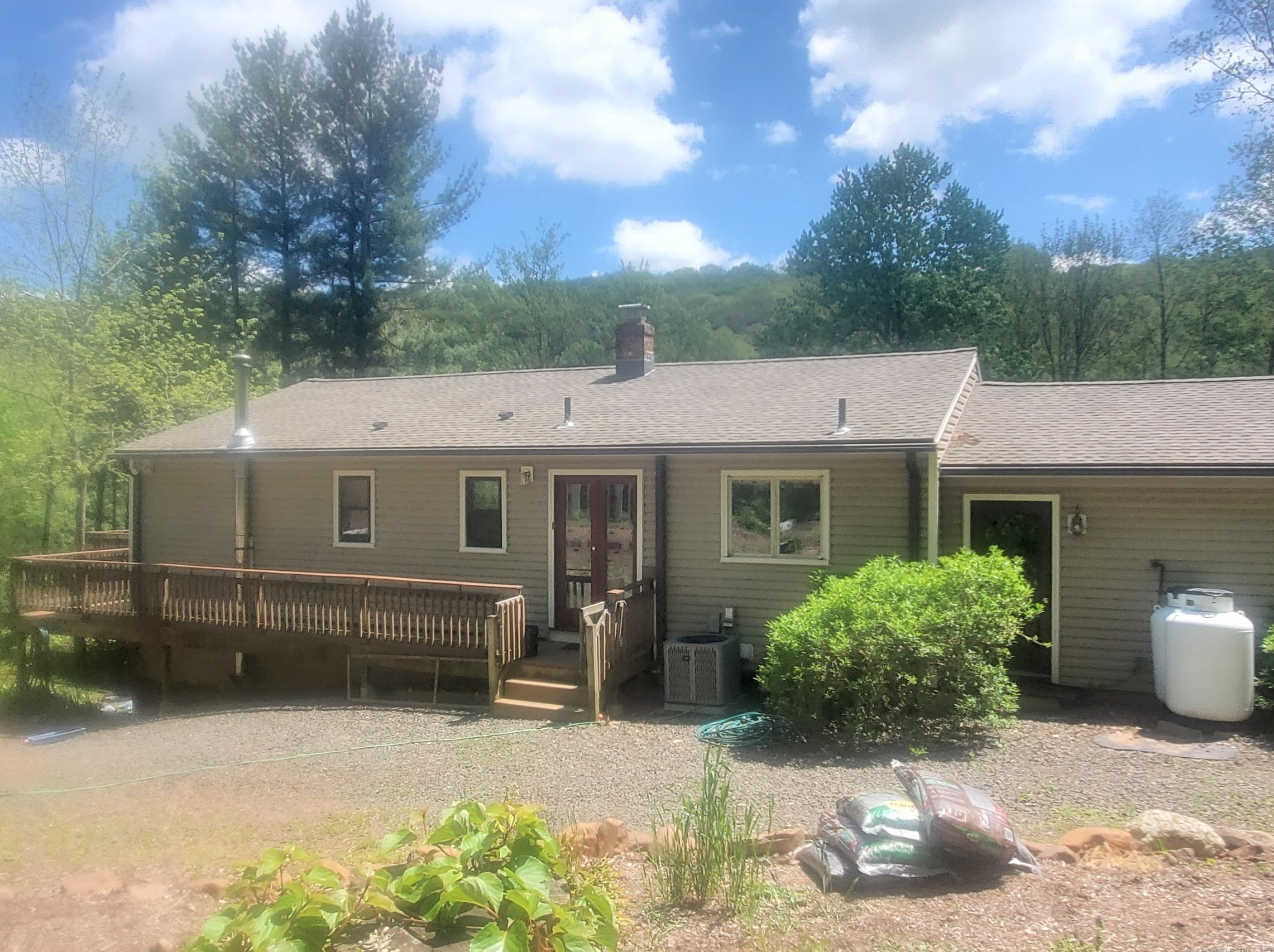 42 Blue Jay Dr, Northford, CT 06472 exterior