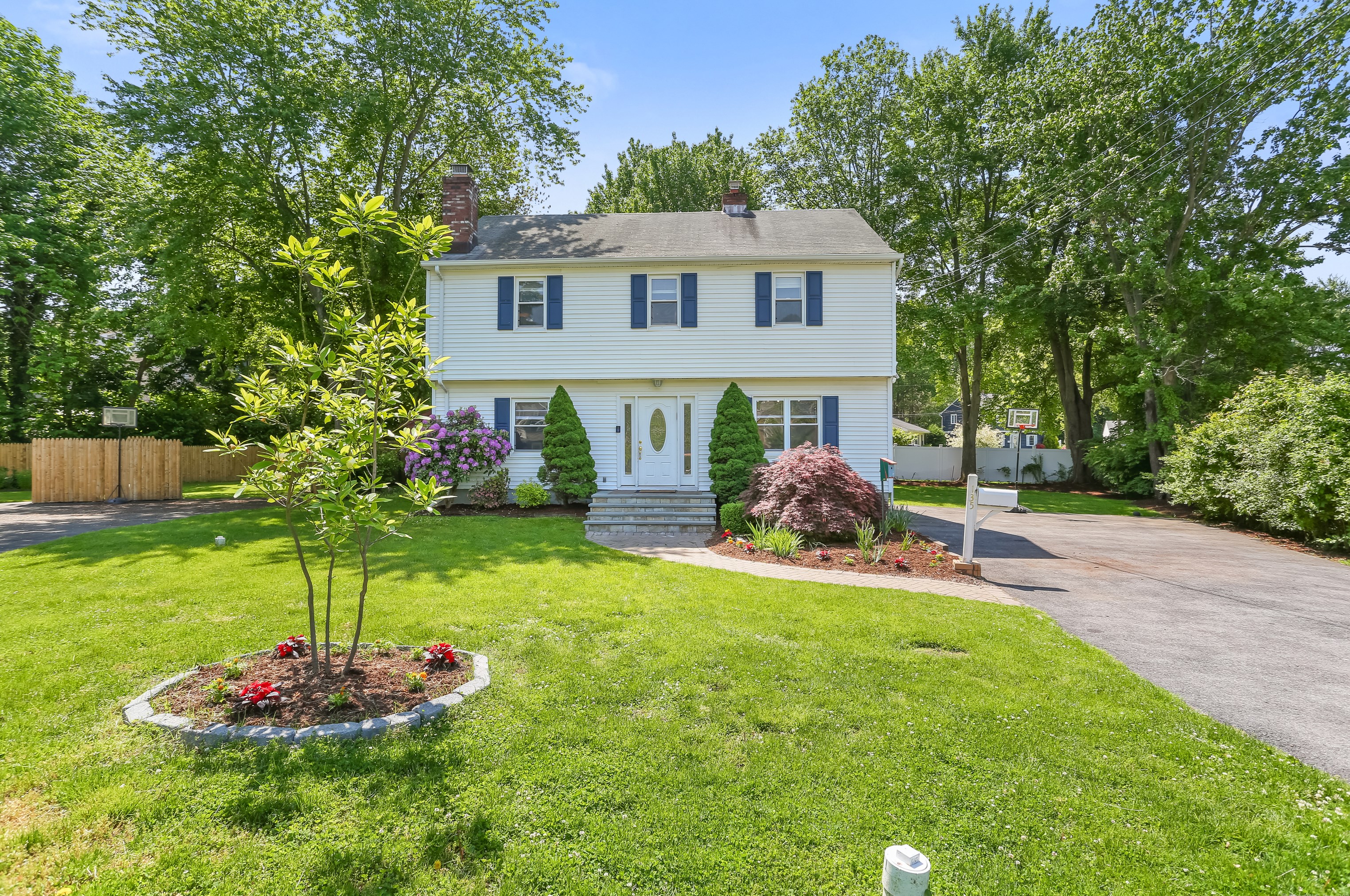 135 Snow Crystal Ln, Stamford, CT 06905 exterior