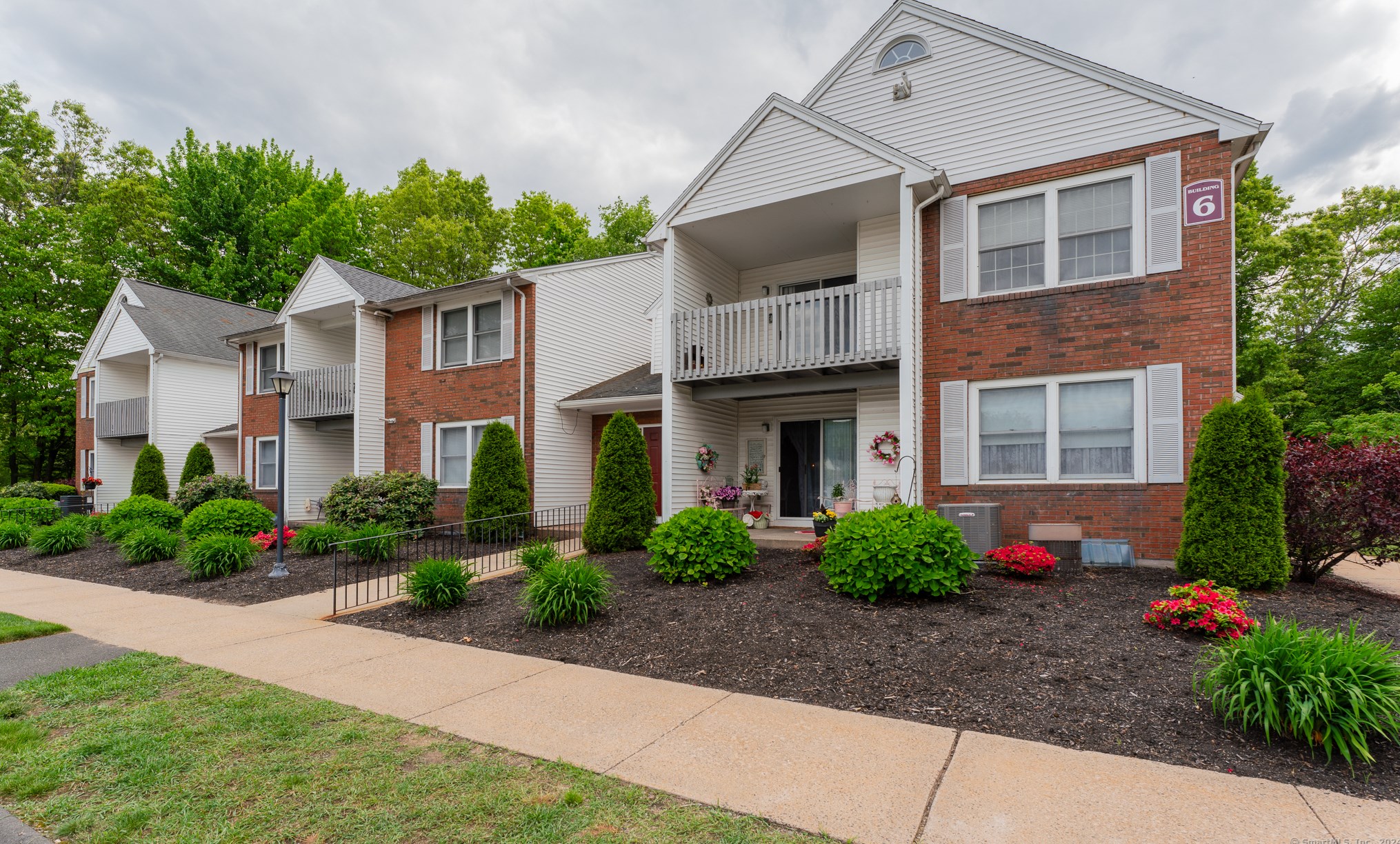 6 Concorde Way, Windsor Locks, CT 06096 exterior