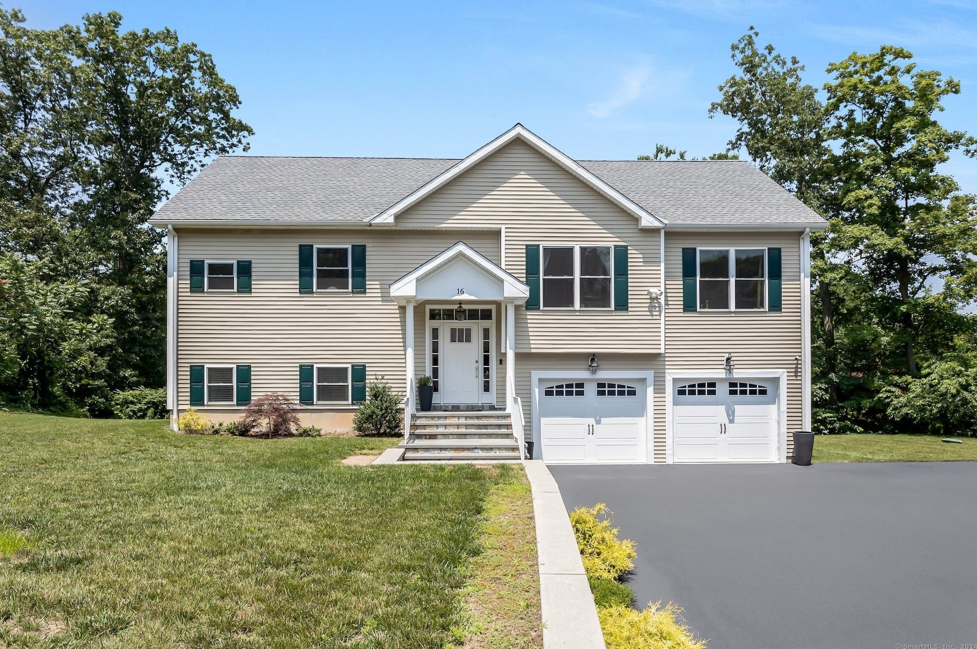 16 Coventry Pl, Norwalk, CT 06854