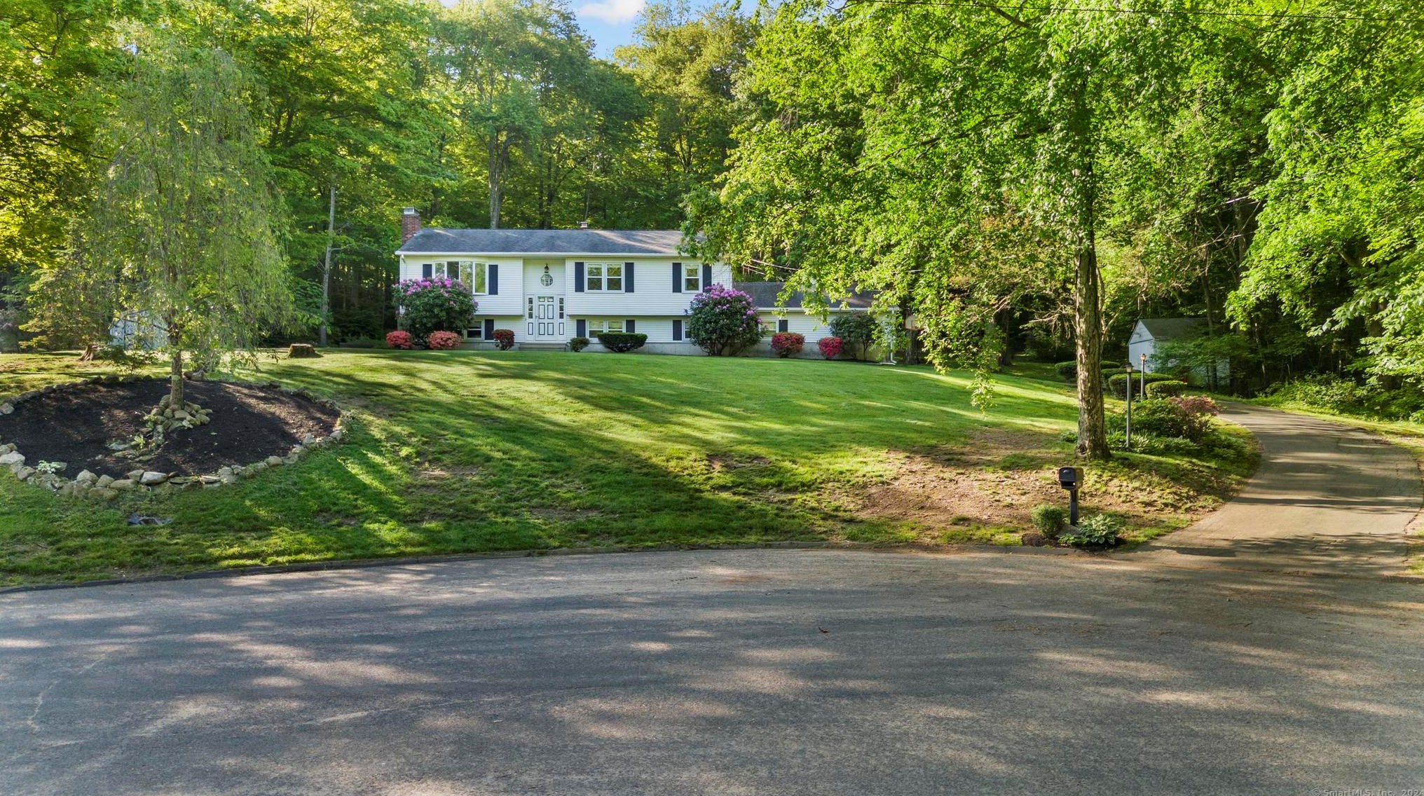 116 Bittersweet Cir, Guilford, CT 06437-1400