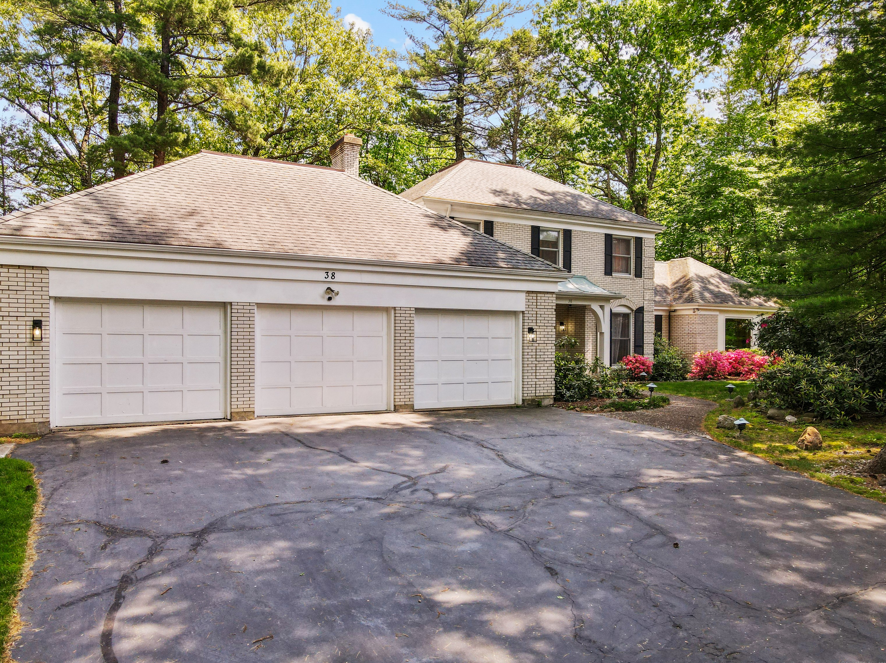 38 Wyngate Dr, Avon, CT 06001