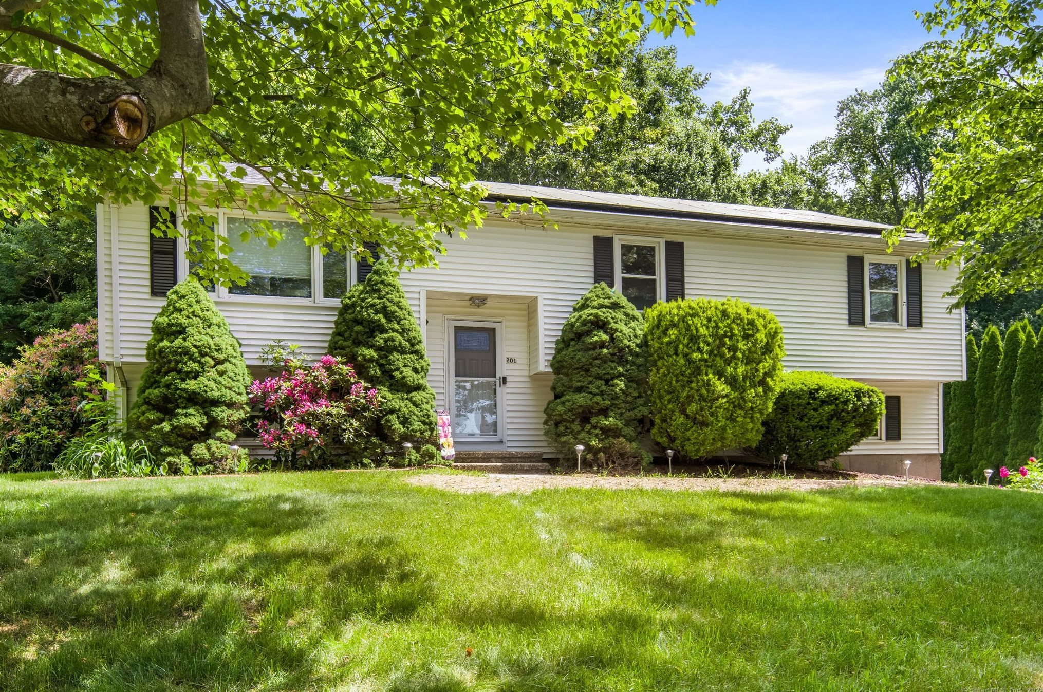 201 Norton Ln, Wapping, CT 06074